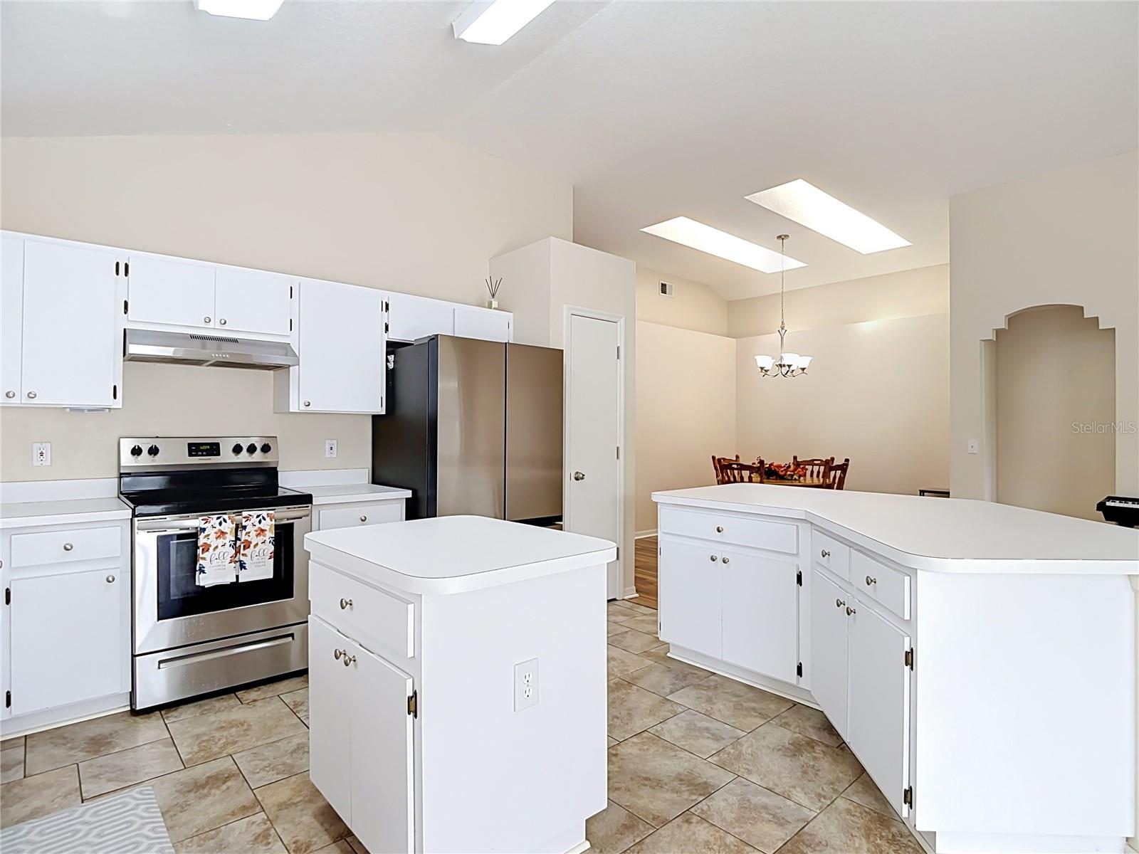 5818 AZURE DR