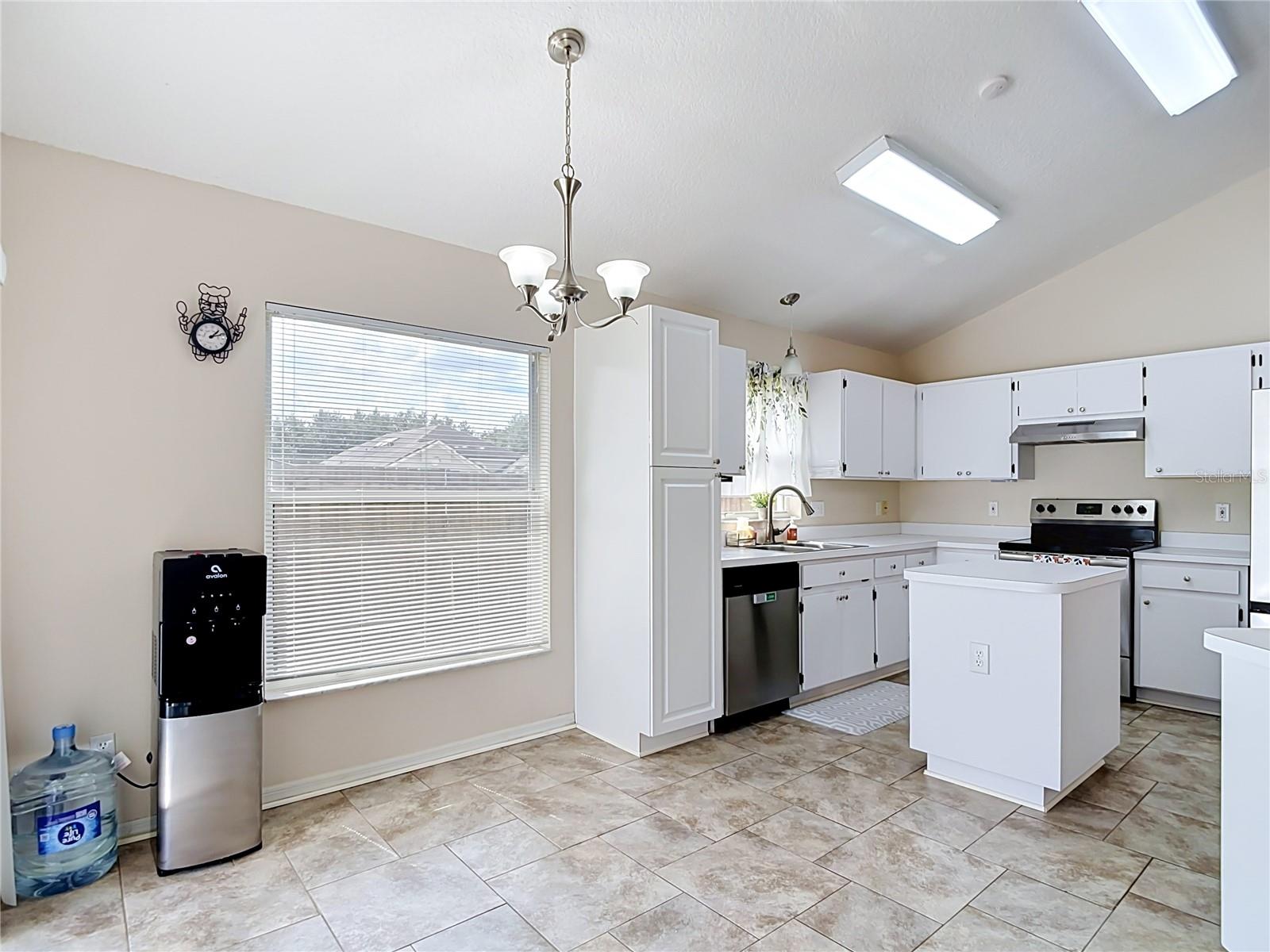 5818 AZURE DR