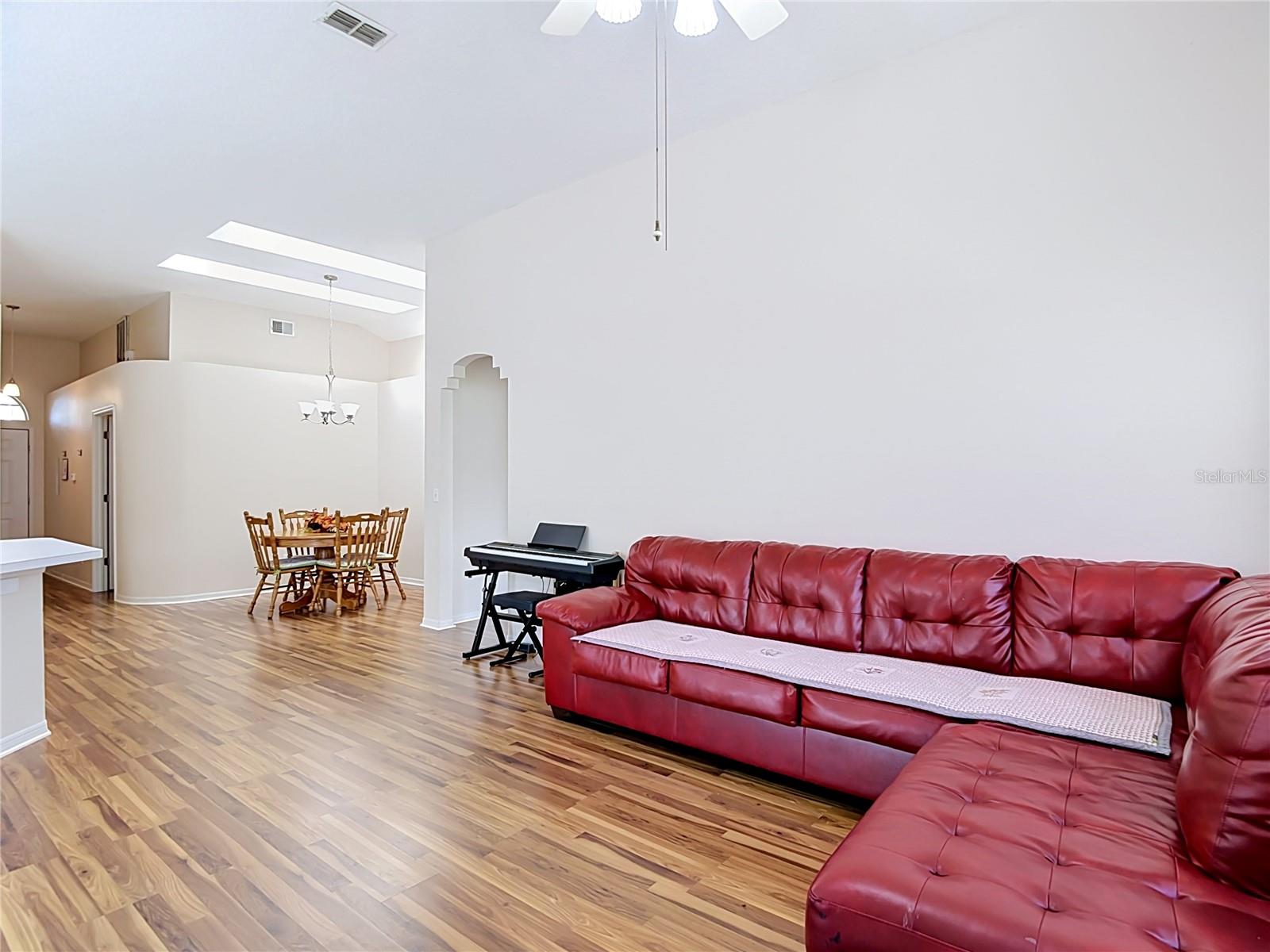 5818 AZURE DR