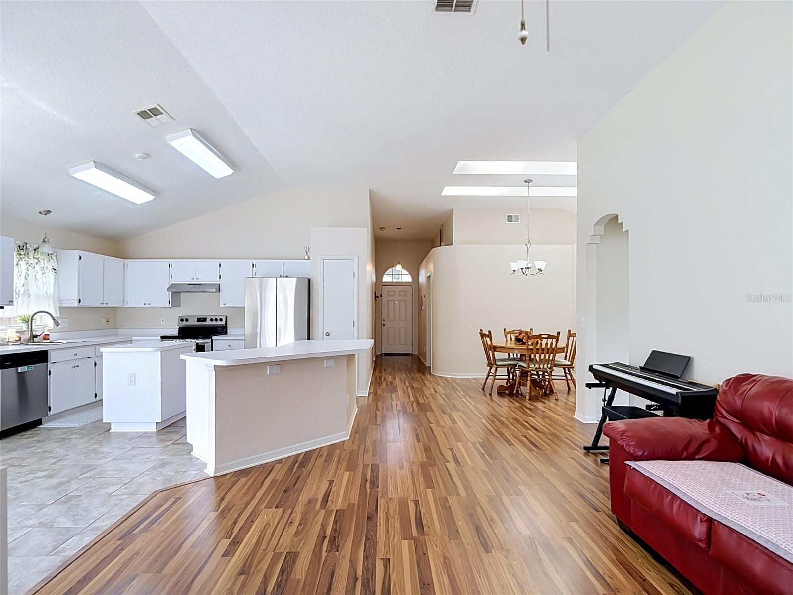 5818 AZURE DR