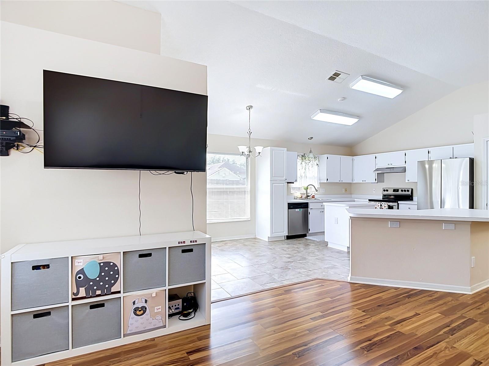 5818 AZURE DR