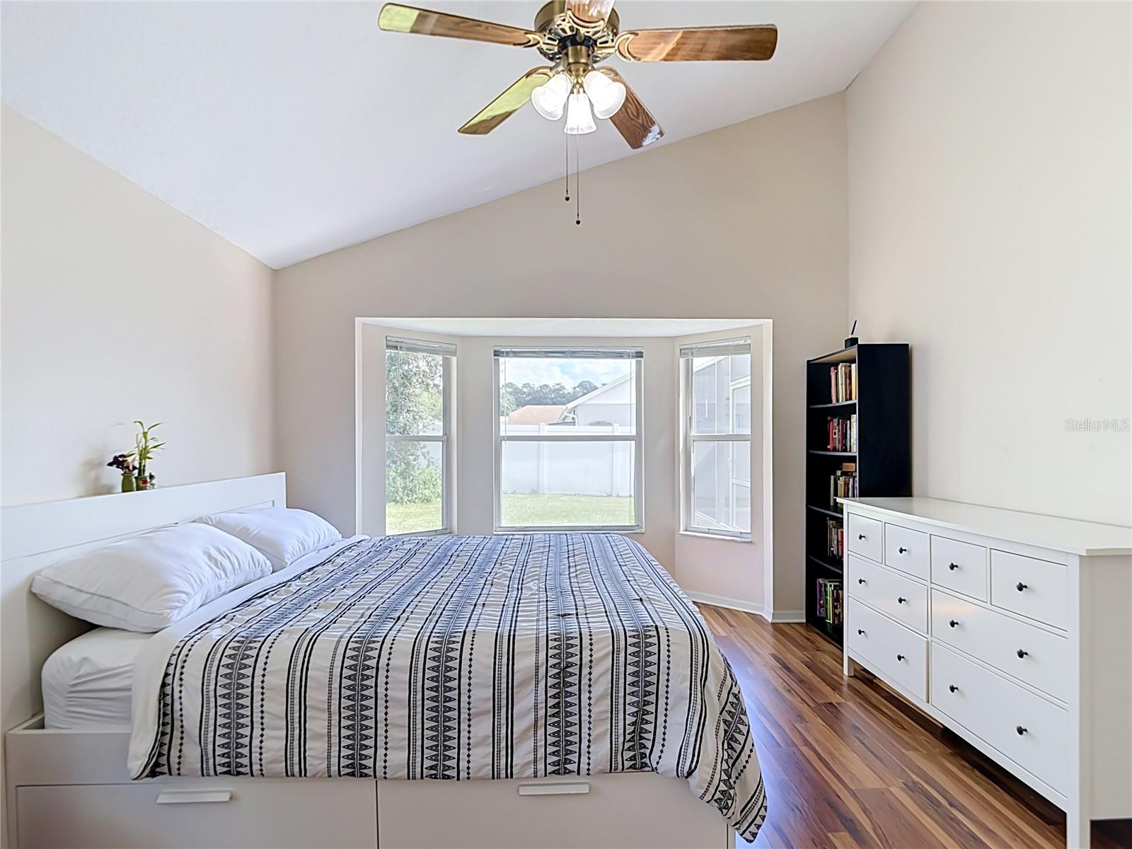 5818 AZURE DR