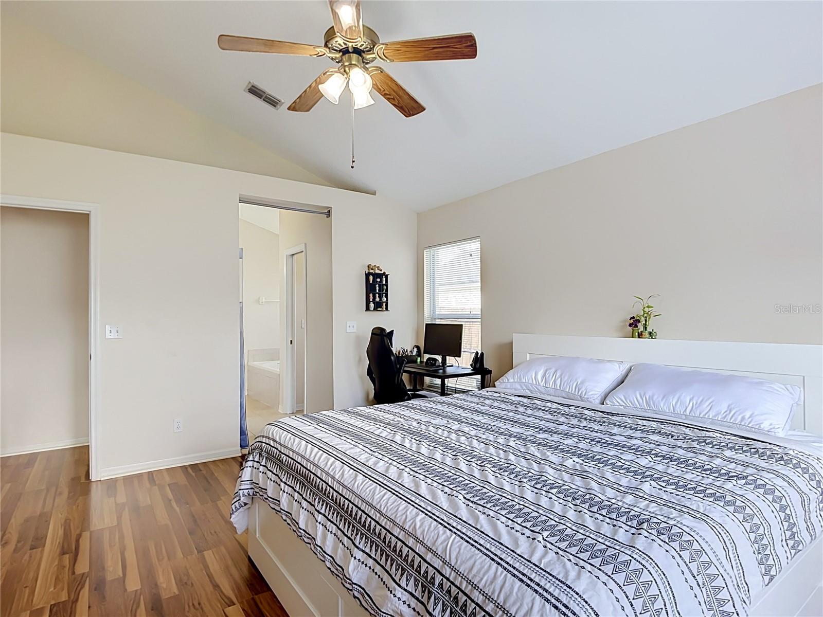 5818 AZURE DR