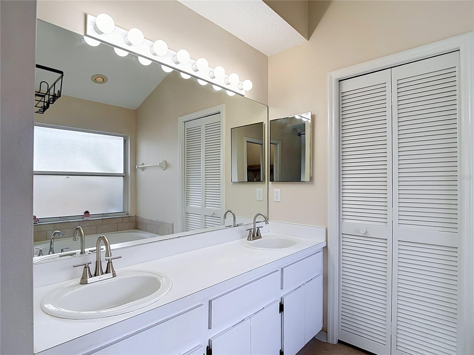 5818 AZURE DR