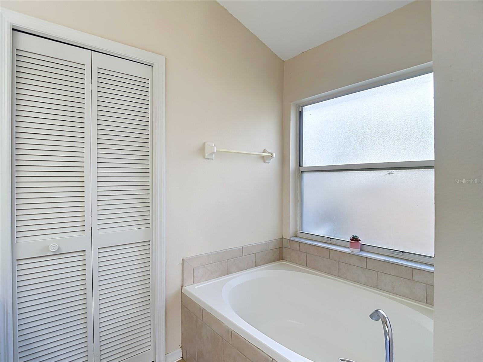 5818 AZURE DR