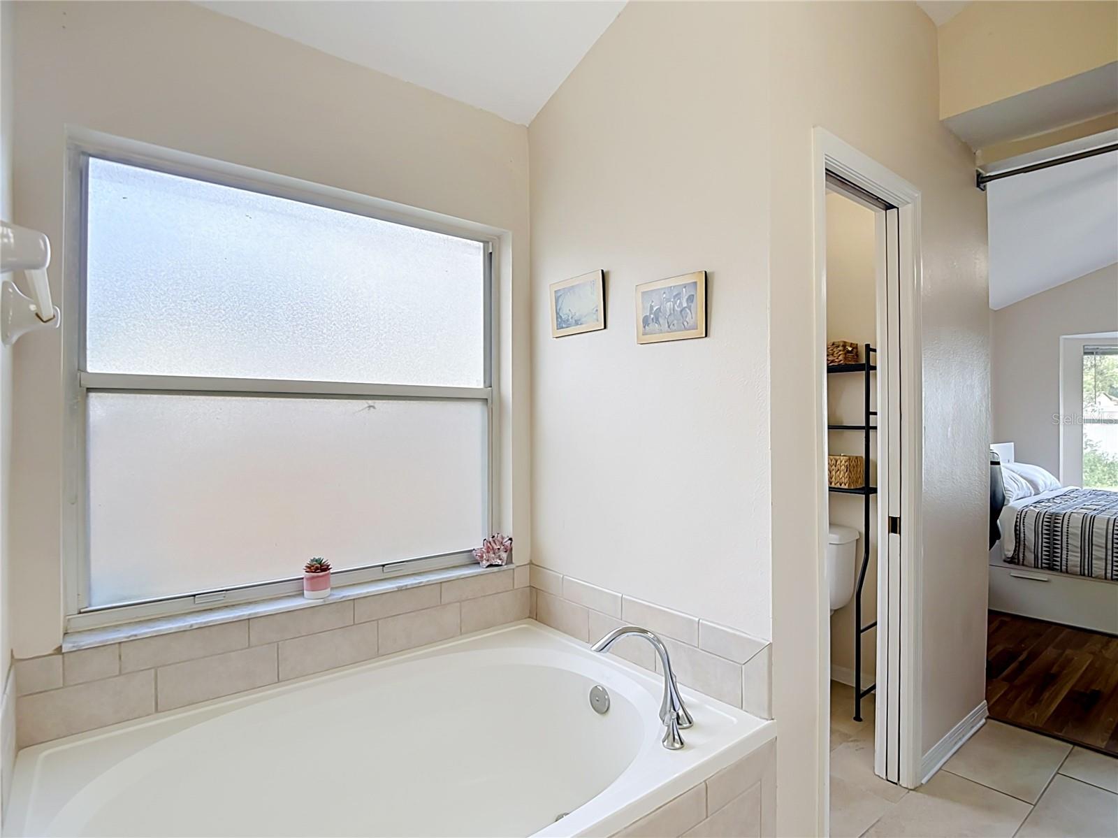 5818 AZURE DR