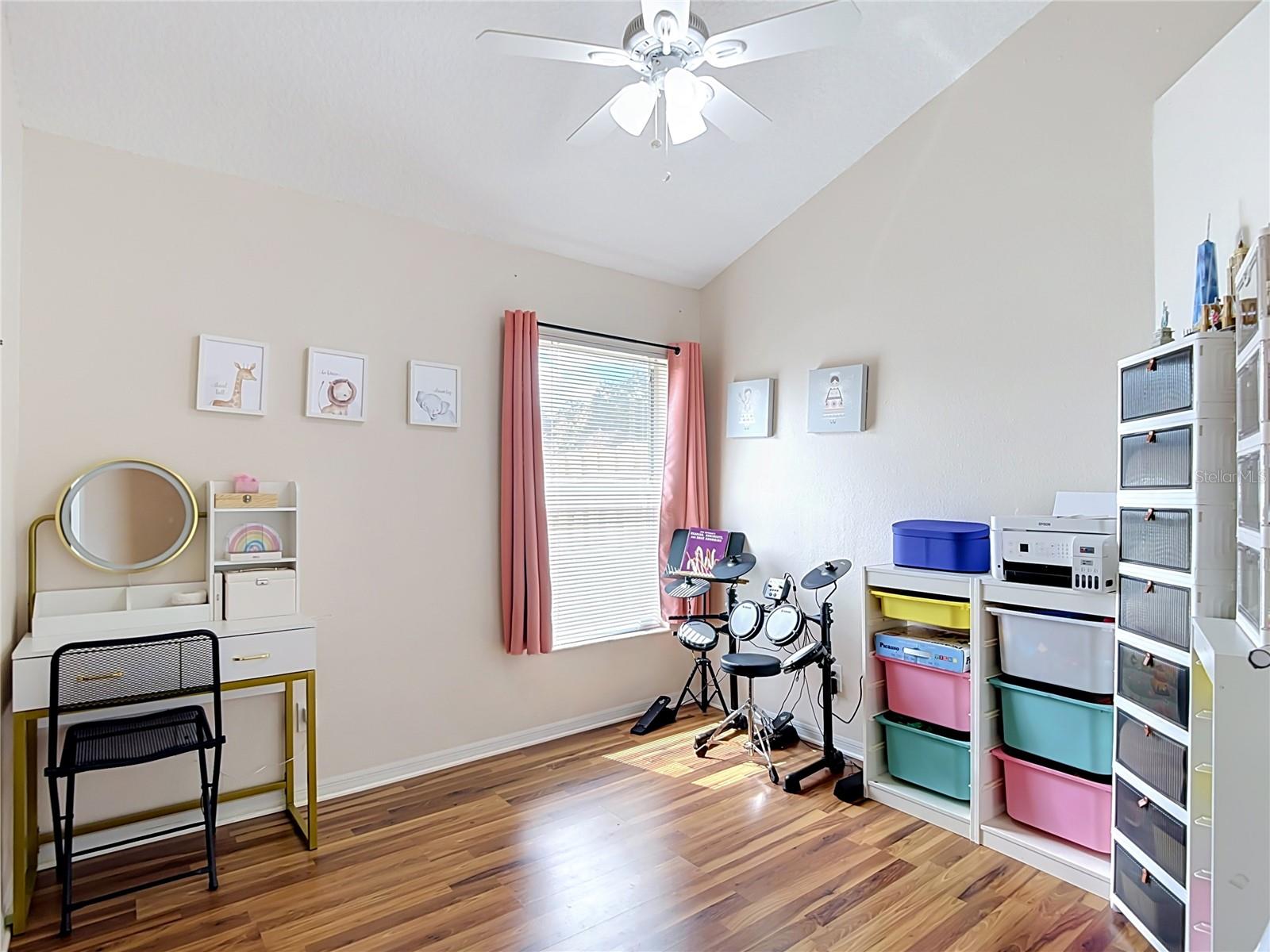 5818 AZURE DR