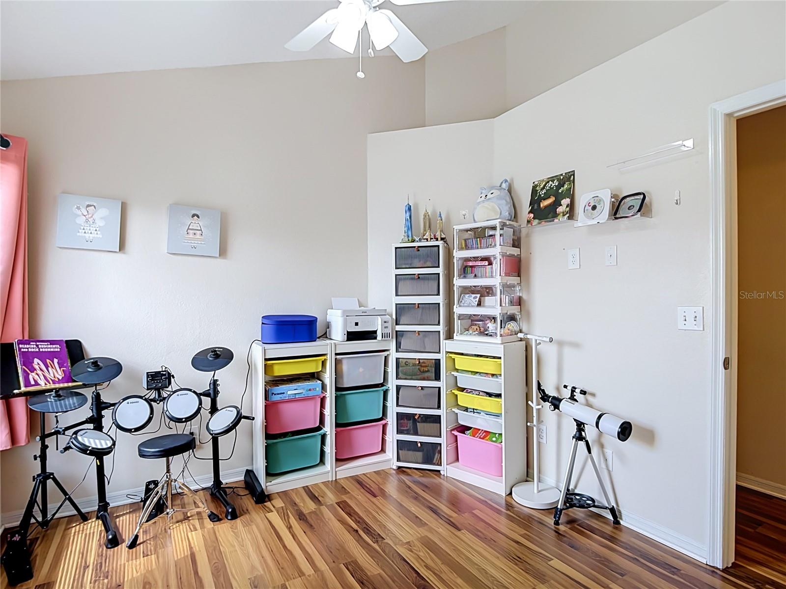 5818 AZURE DR