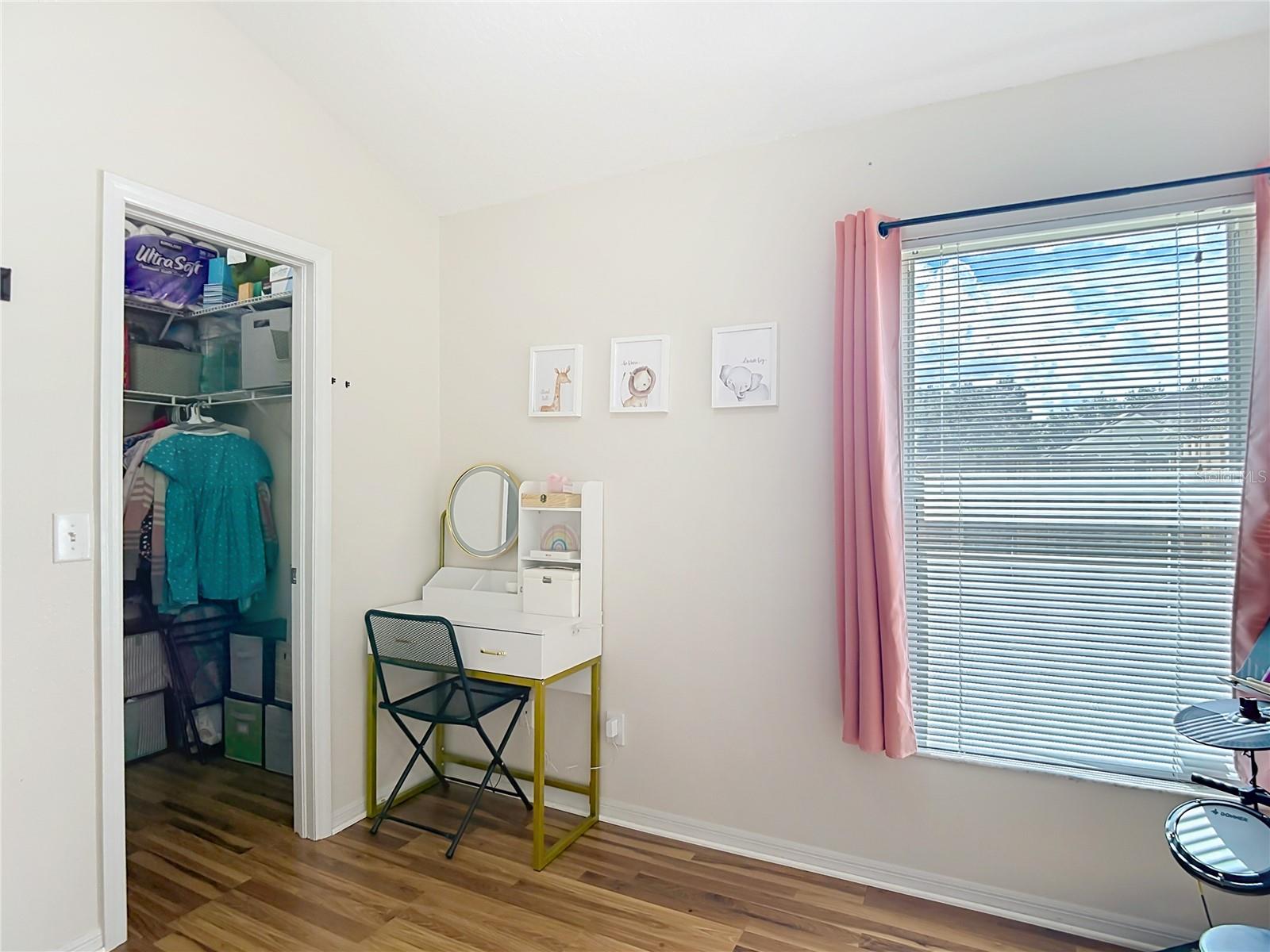 5818 AZURE DR
