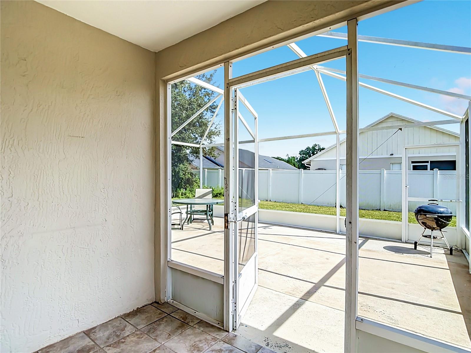 5818 AZURE DR