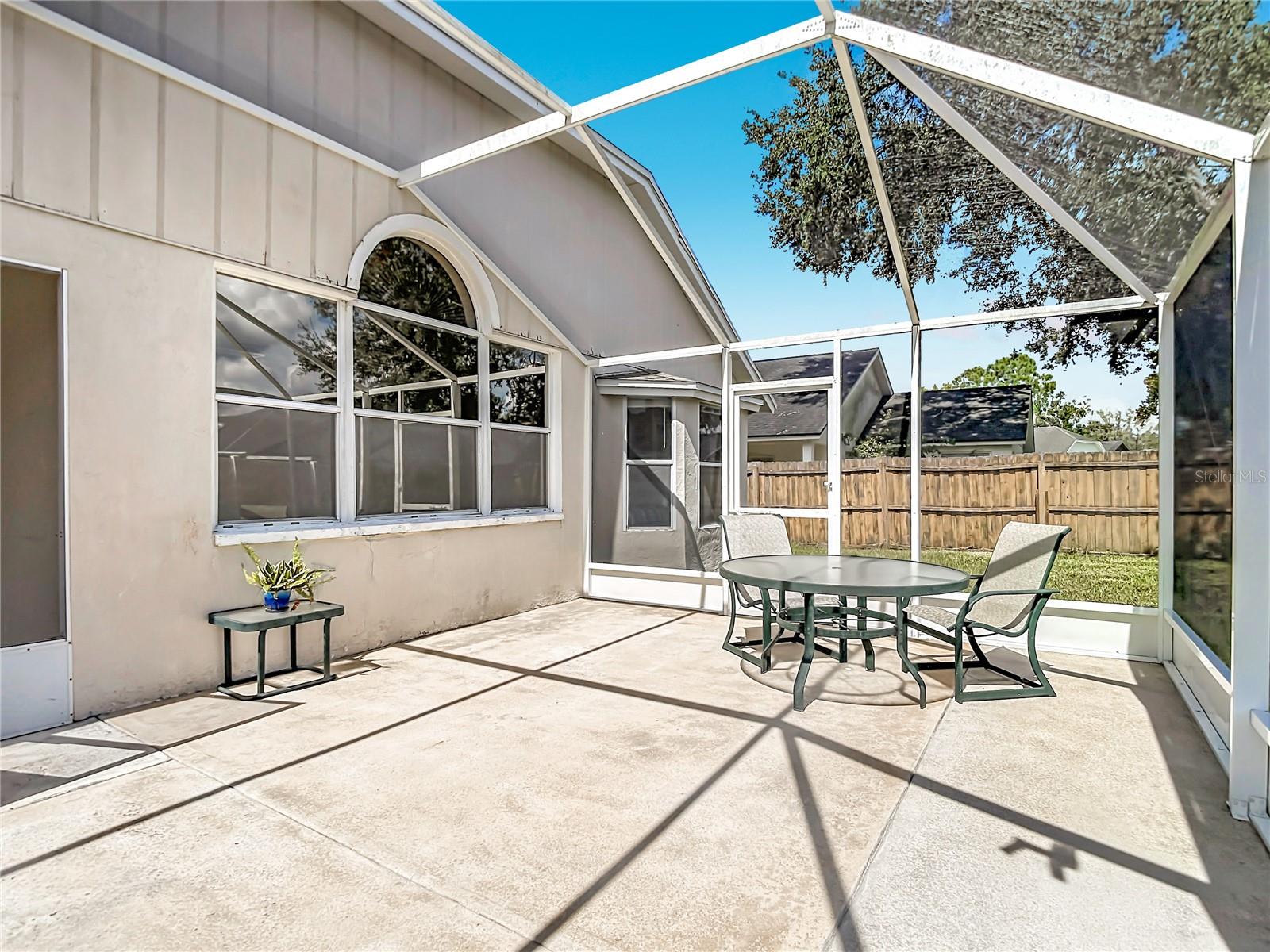 5818 AZURE DR