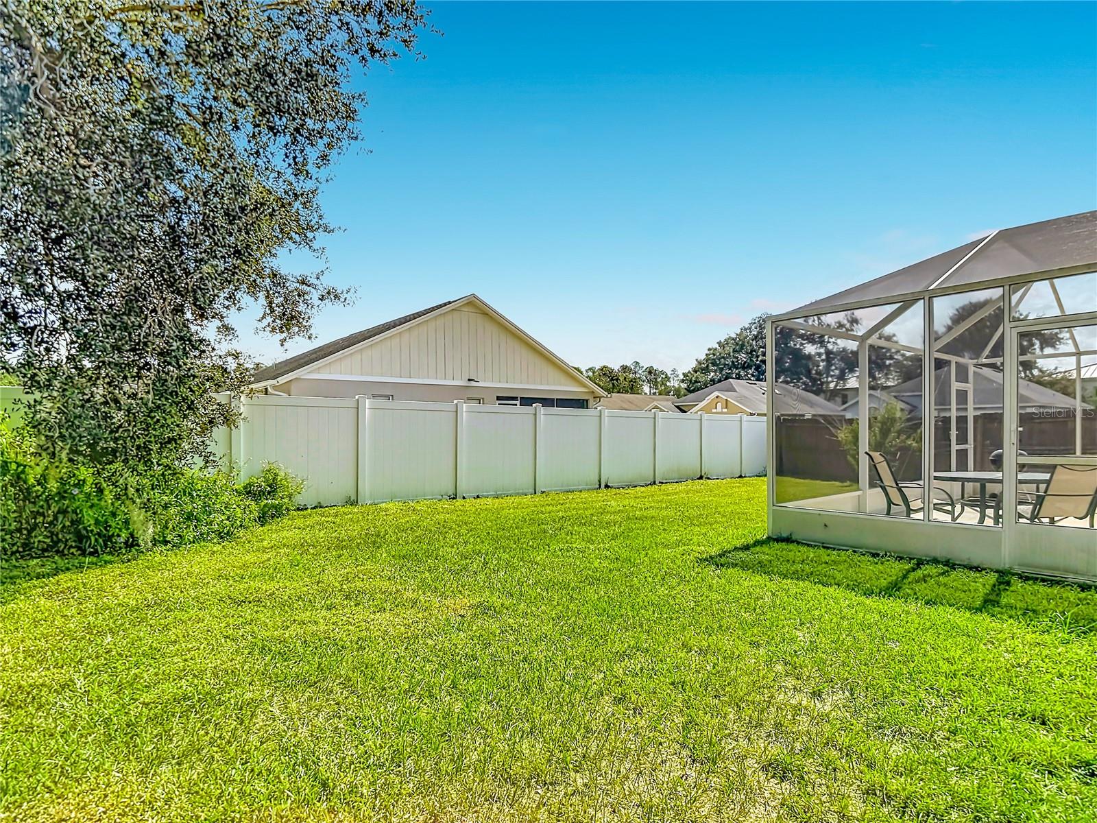 5818 AZURE DR
