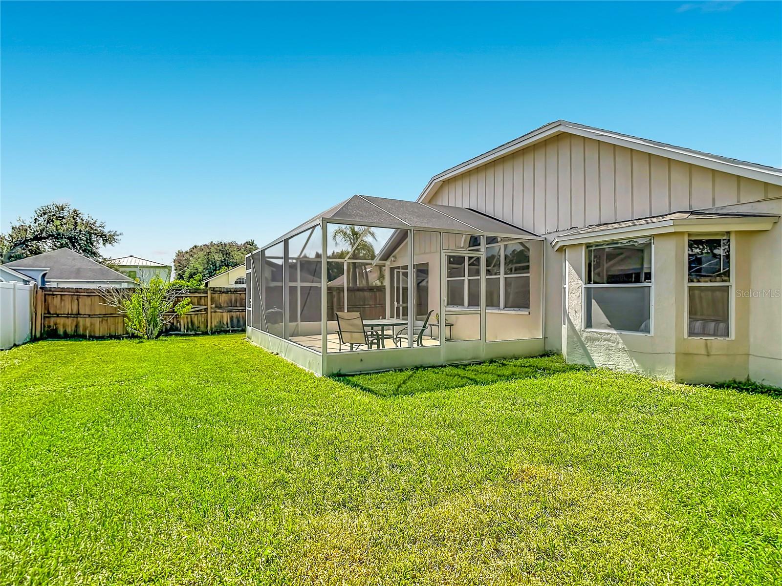 5818 AZURE DR
