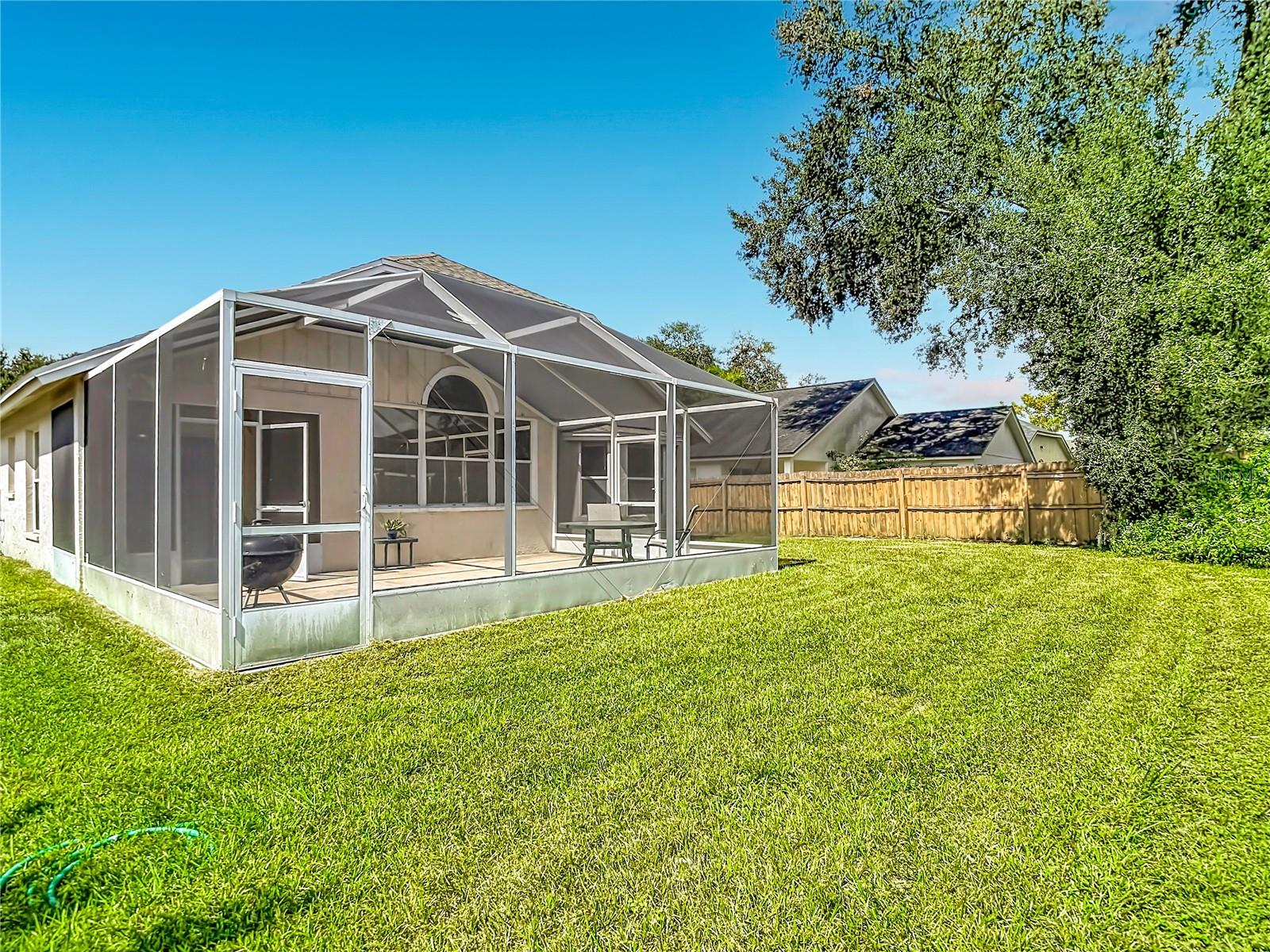 5818 AZURE DR