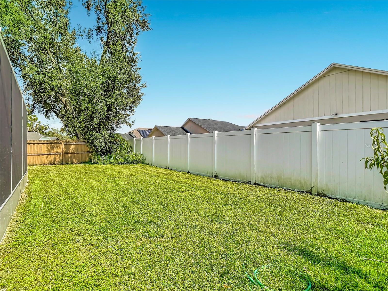 5818 AZURE DR