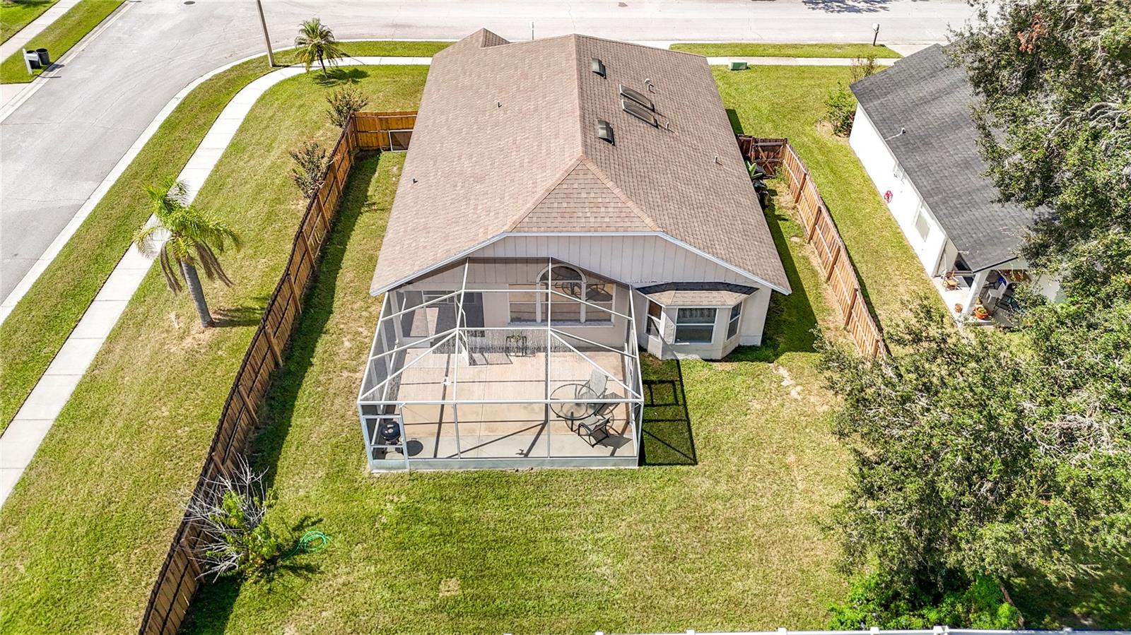 5818 AZURE DR