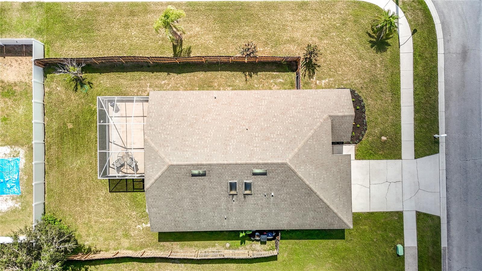 5818 AZURE DR