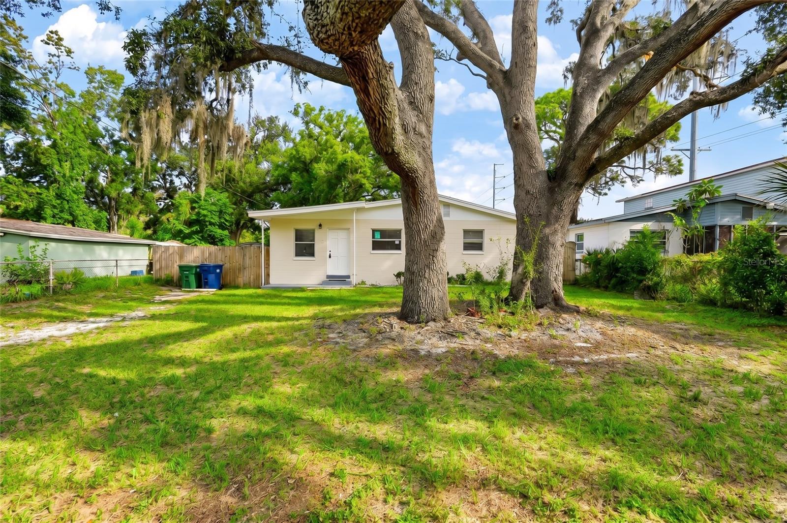 2438 N RAMONA CIR