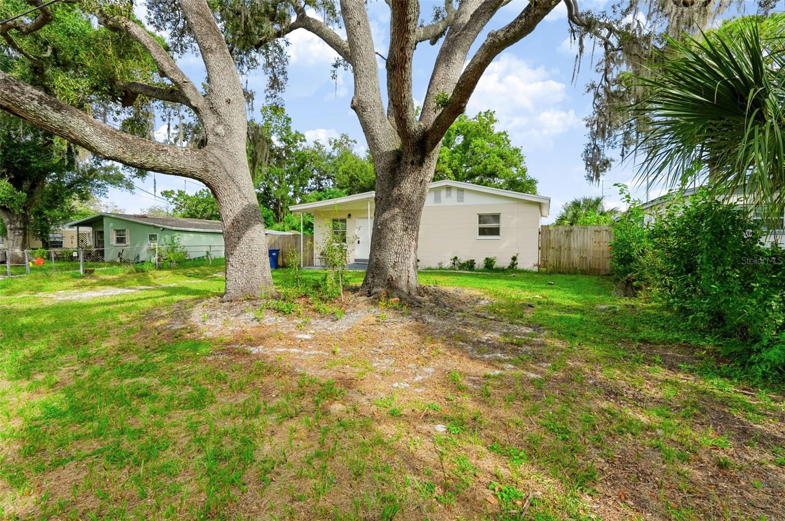 2438 N RAMONA CIR
