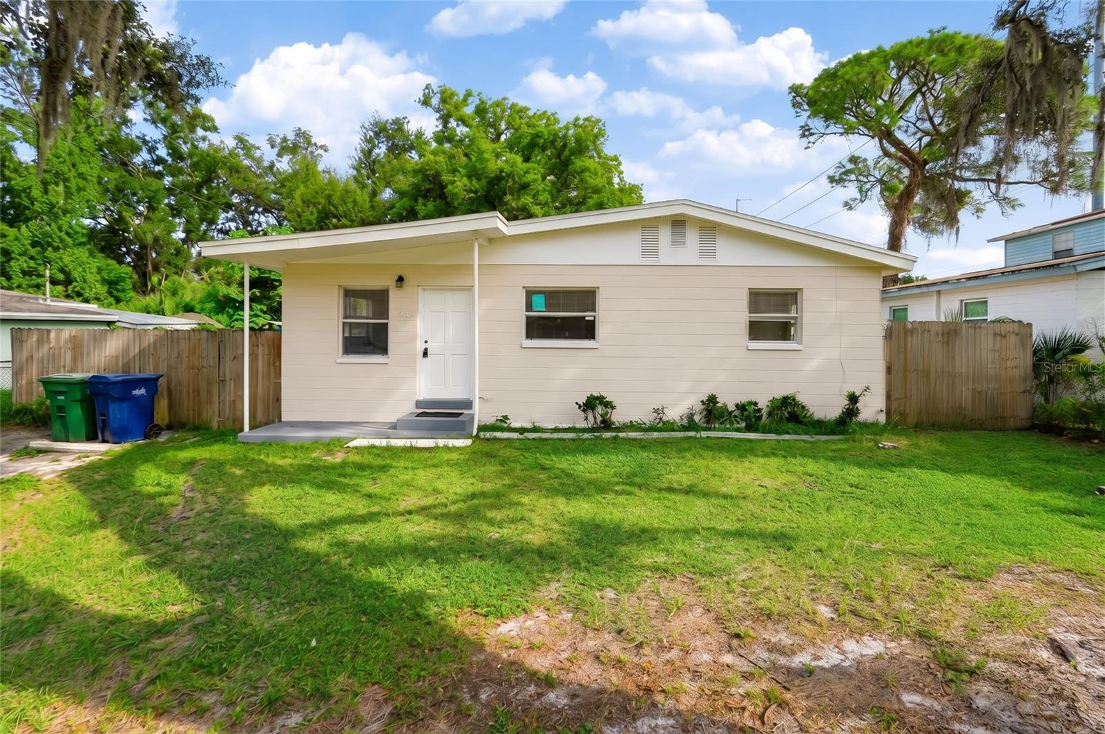 2438 N RAMONA CIR