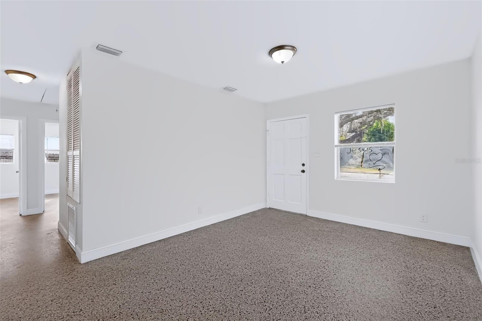 2438 N RAMONA CIR