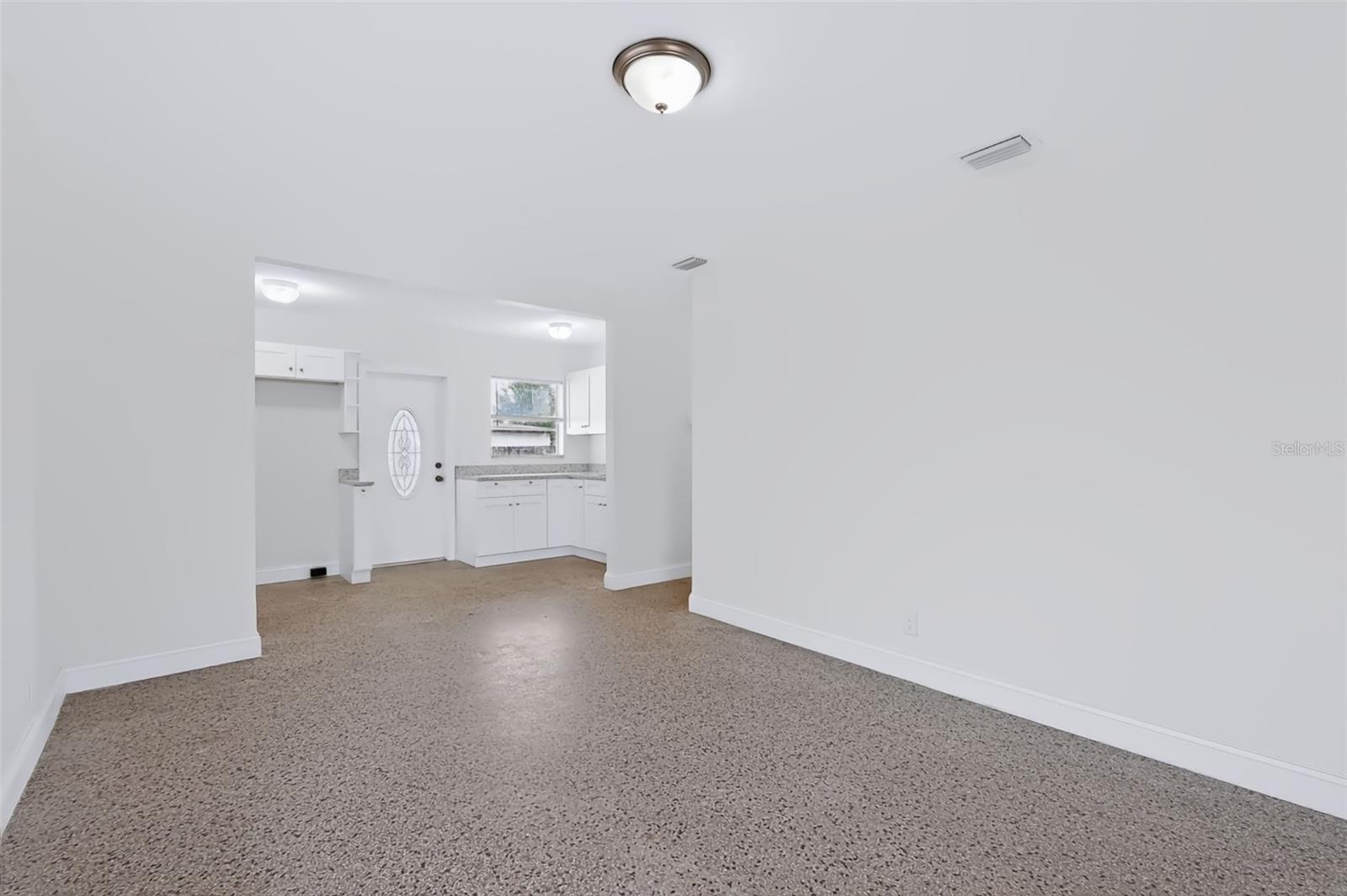 2438 N RAMONA CIR