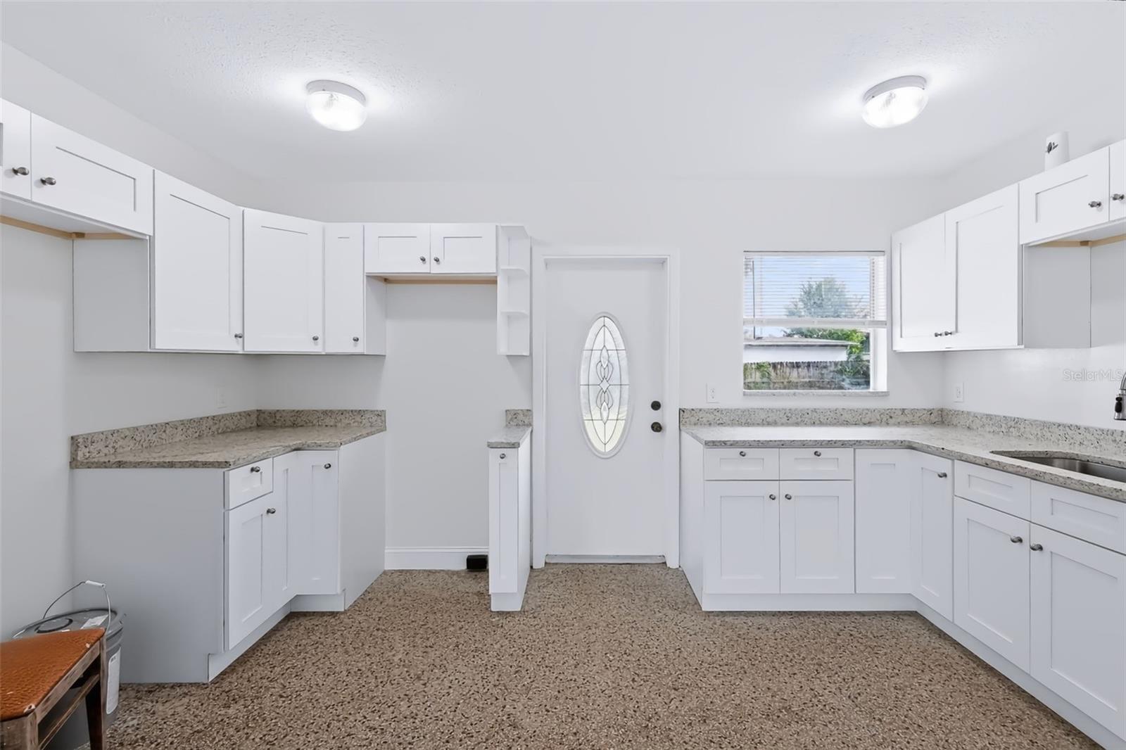 2438 N RAMONA CIR