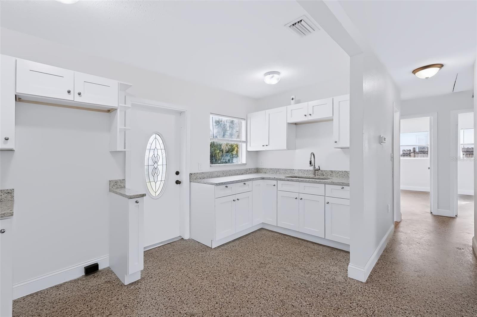 2438 N RAMONA CIR