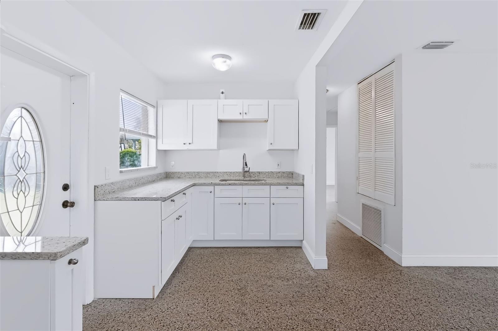 2438 N RAMONA CIR
