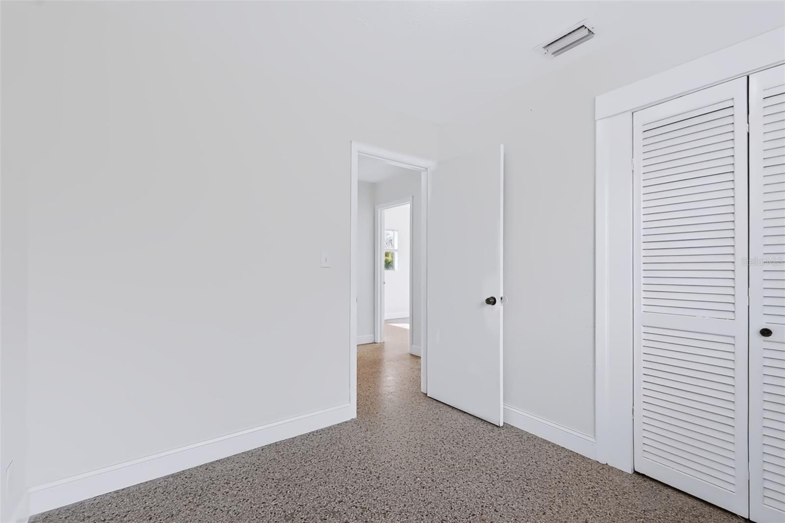 2438 N RAMONA CIR