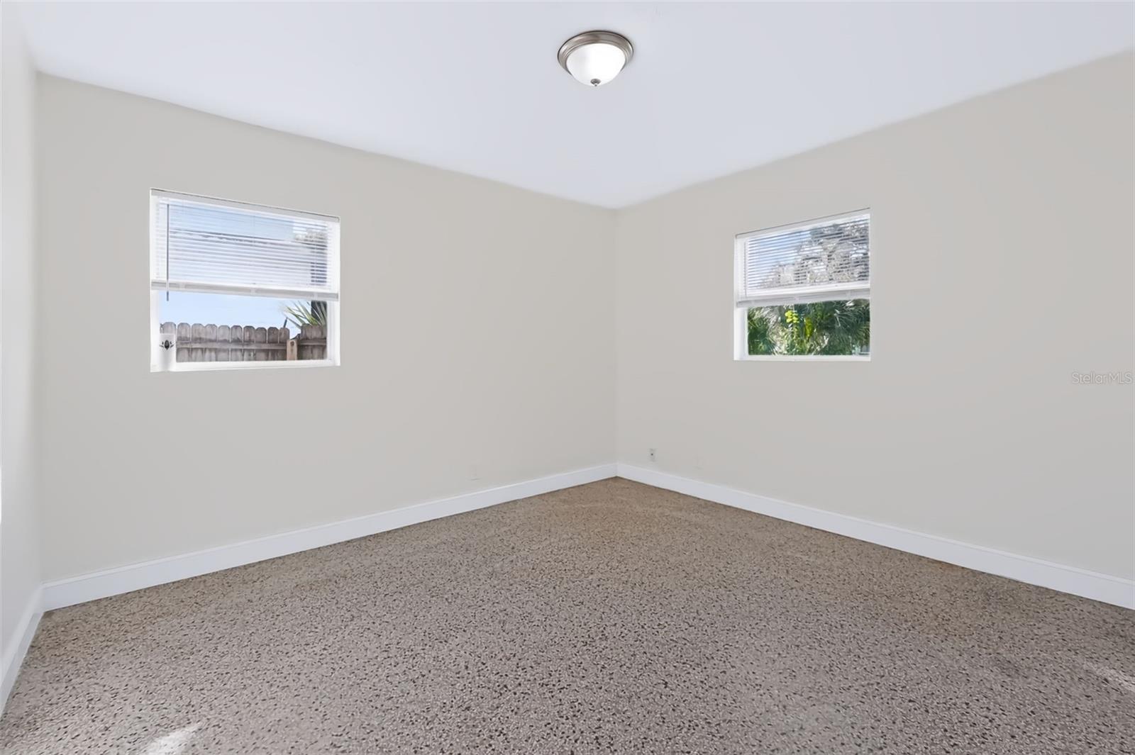 2438 N RAMONA CIR