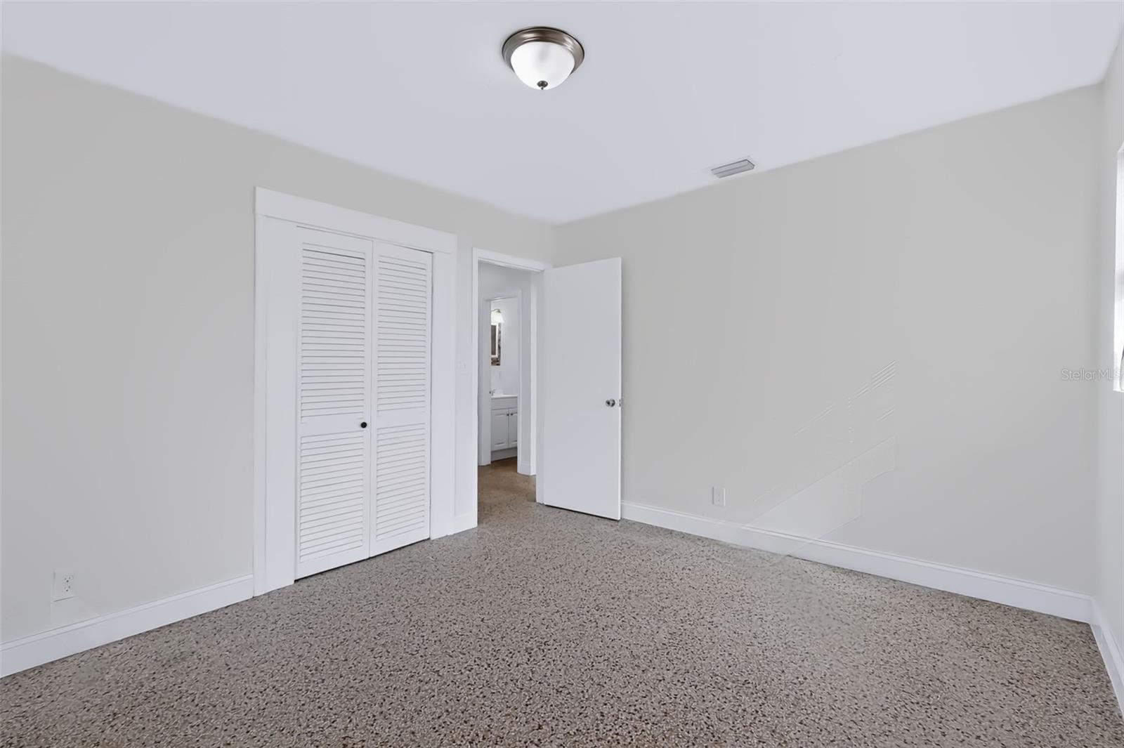 2438 N RAMONA CIR