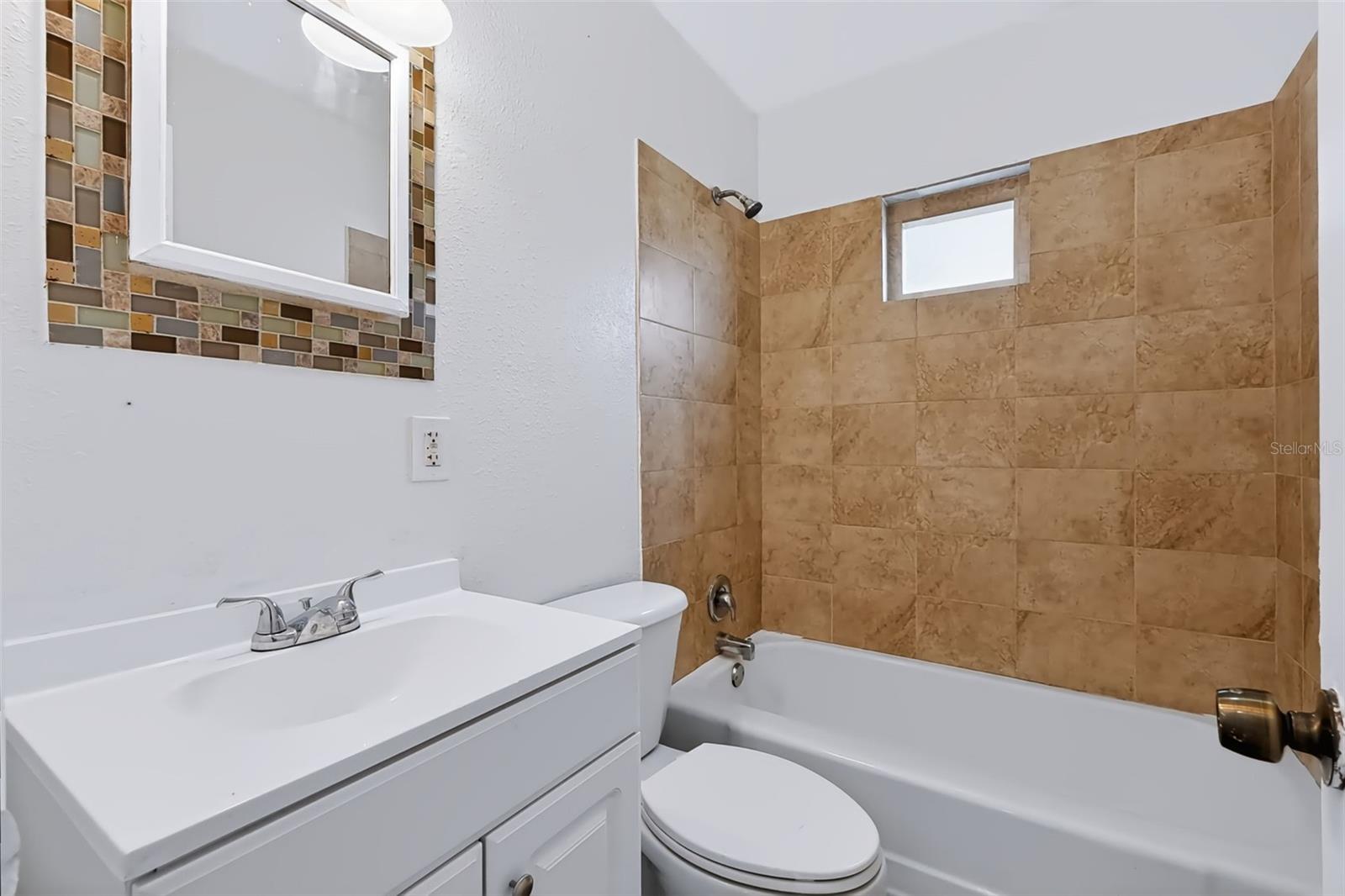 2438 N RAMONA CIR
