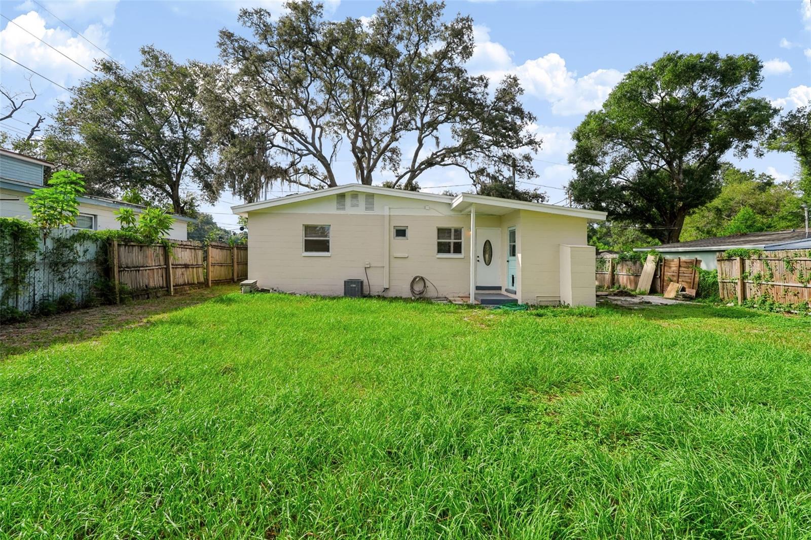 2438 N RAMONA CIR