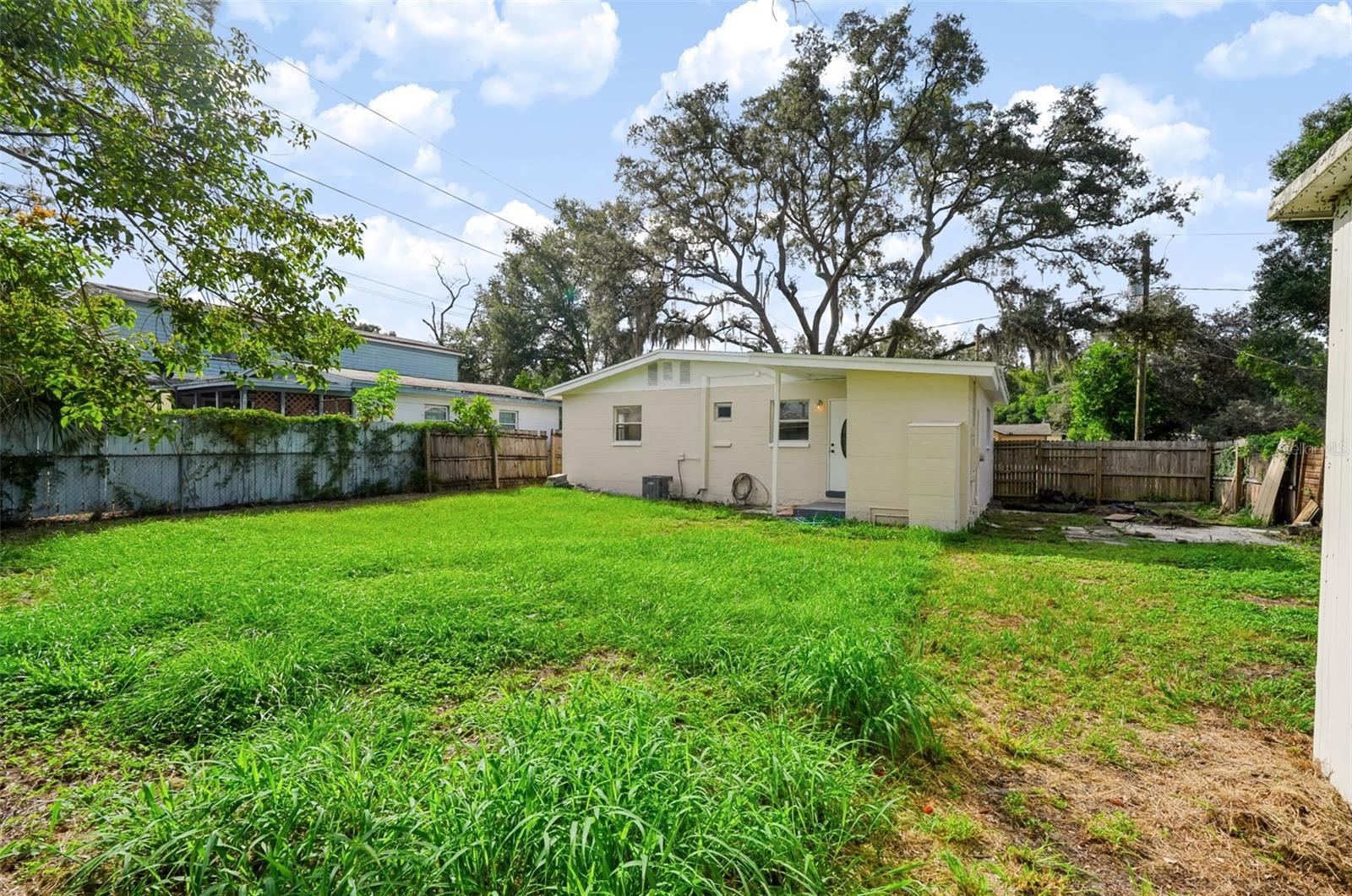 2438 N RAMONA CIR