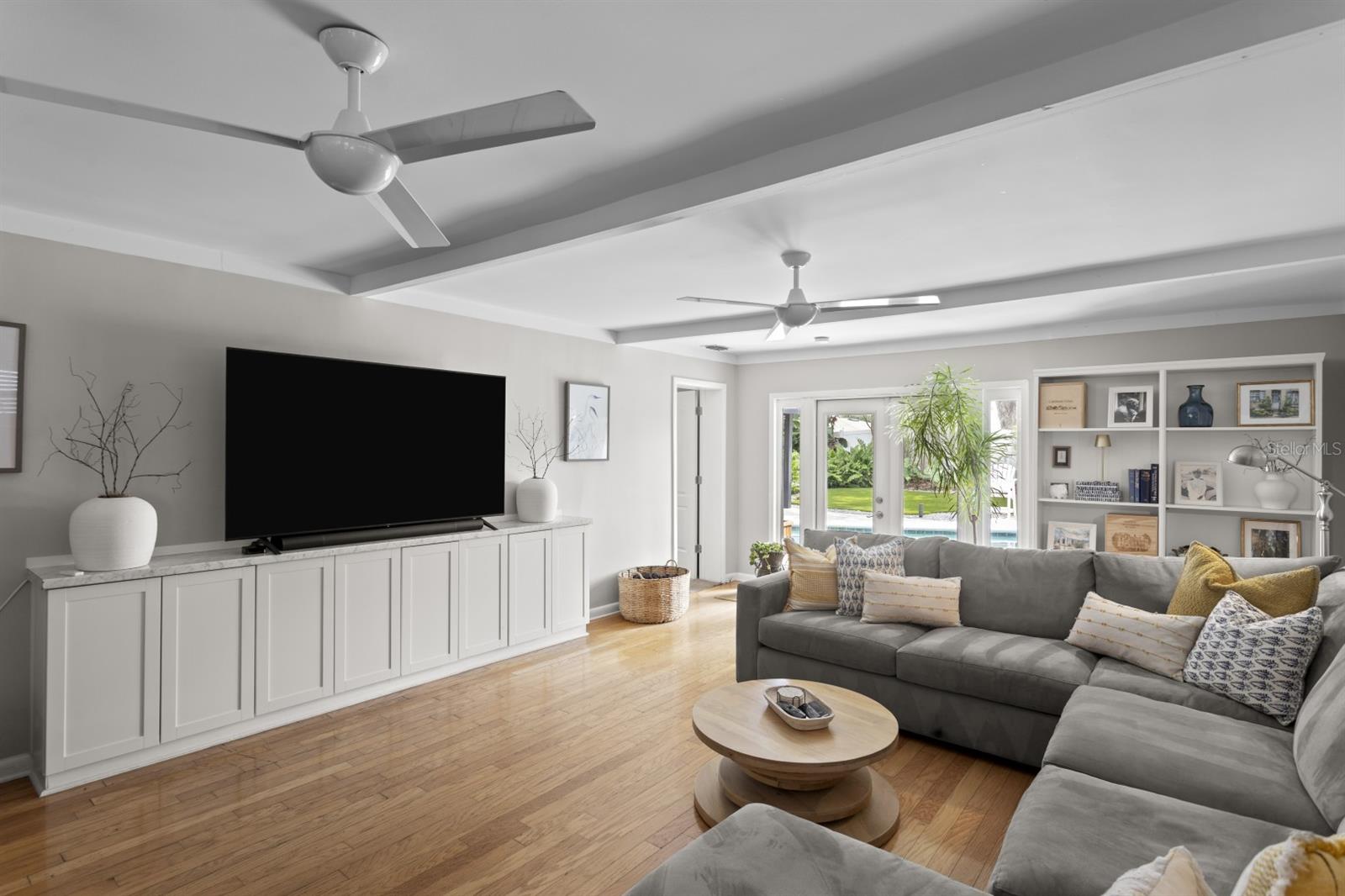 505 N BEVERLY AVE