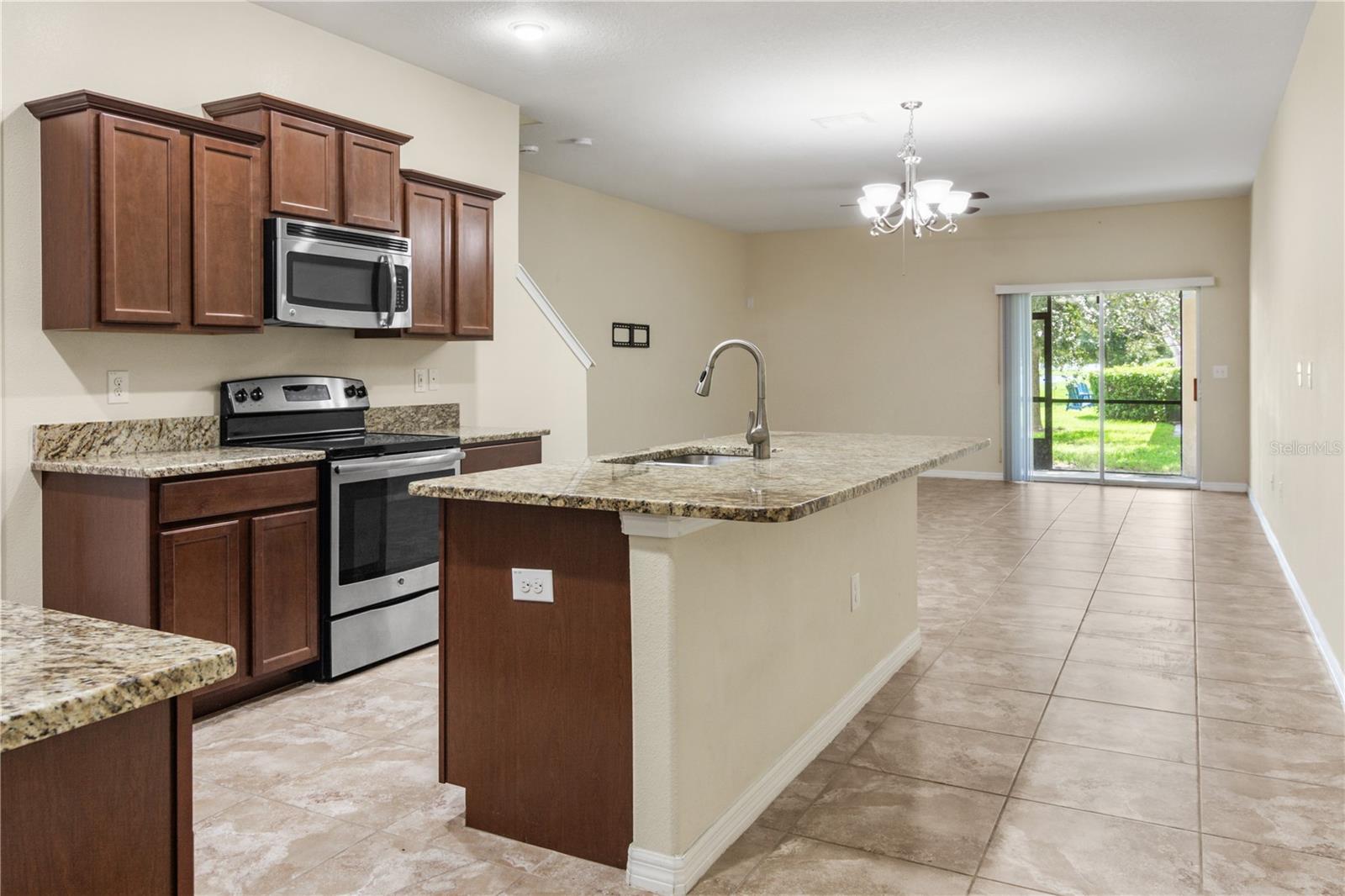 2011 HAWKS VIEW DR