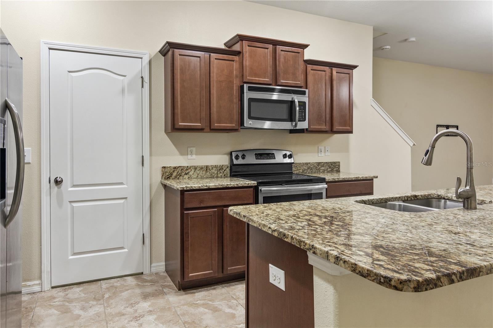 2011 HAWKS VIEW DR