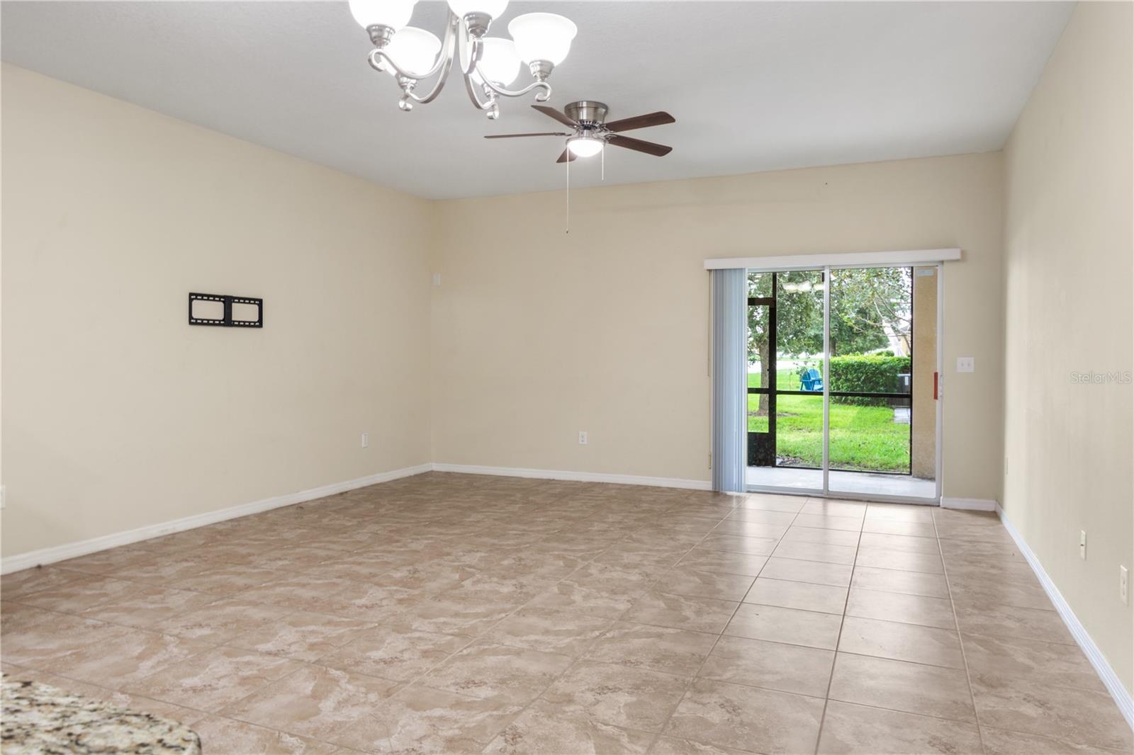 2011 HAWKS VIEW DR