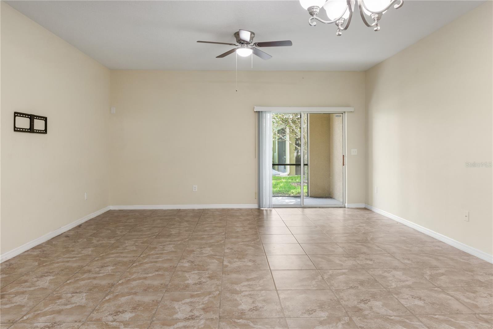 2011 HAWKS VIEW DR
