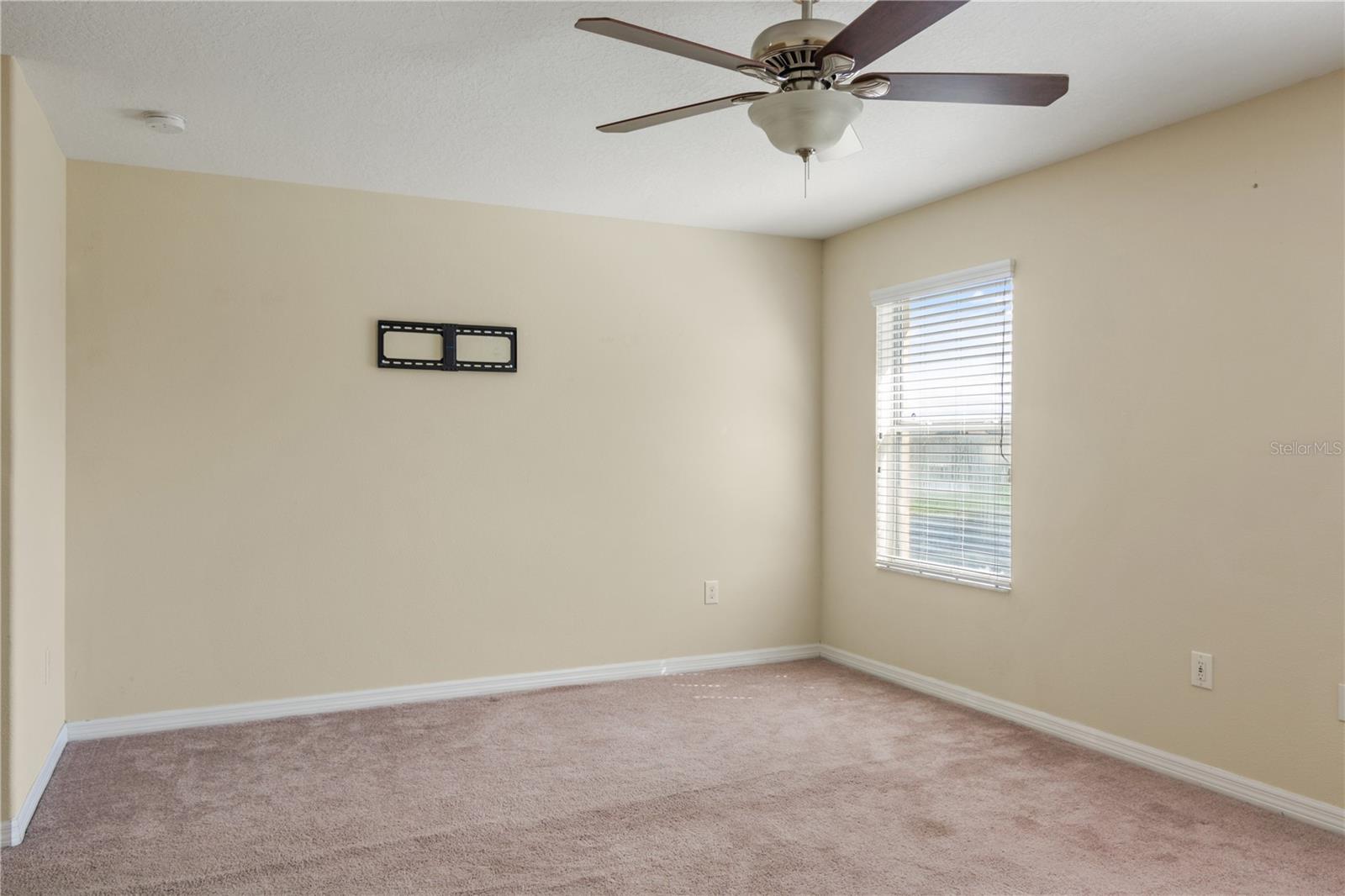 2011 HAWKS VIEW DR
