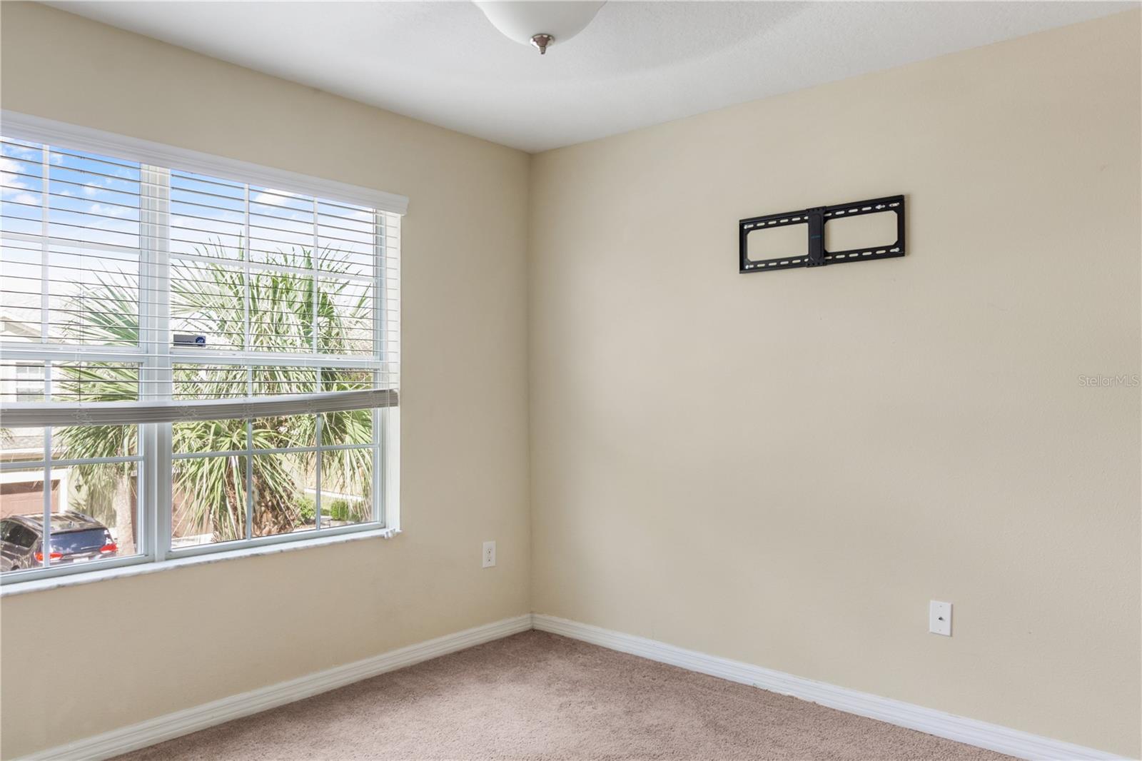2011 HAWKS VIEW DR