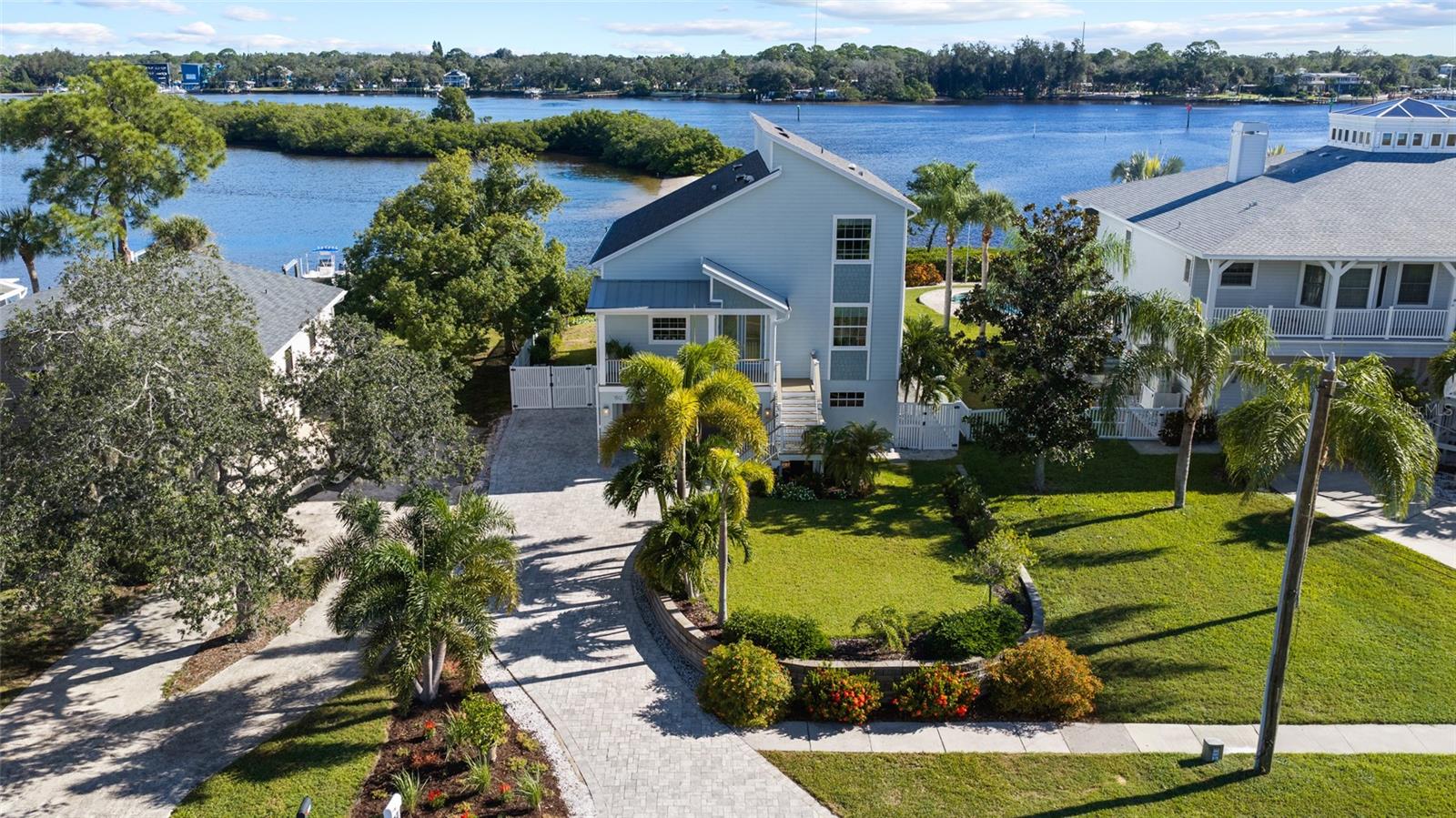1512 Riverside Dr, Tarpon Springs