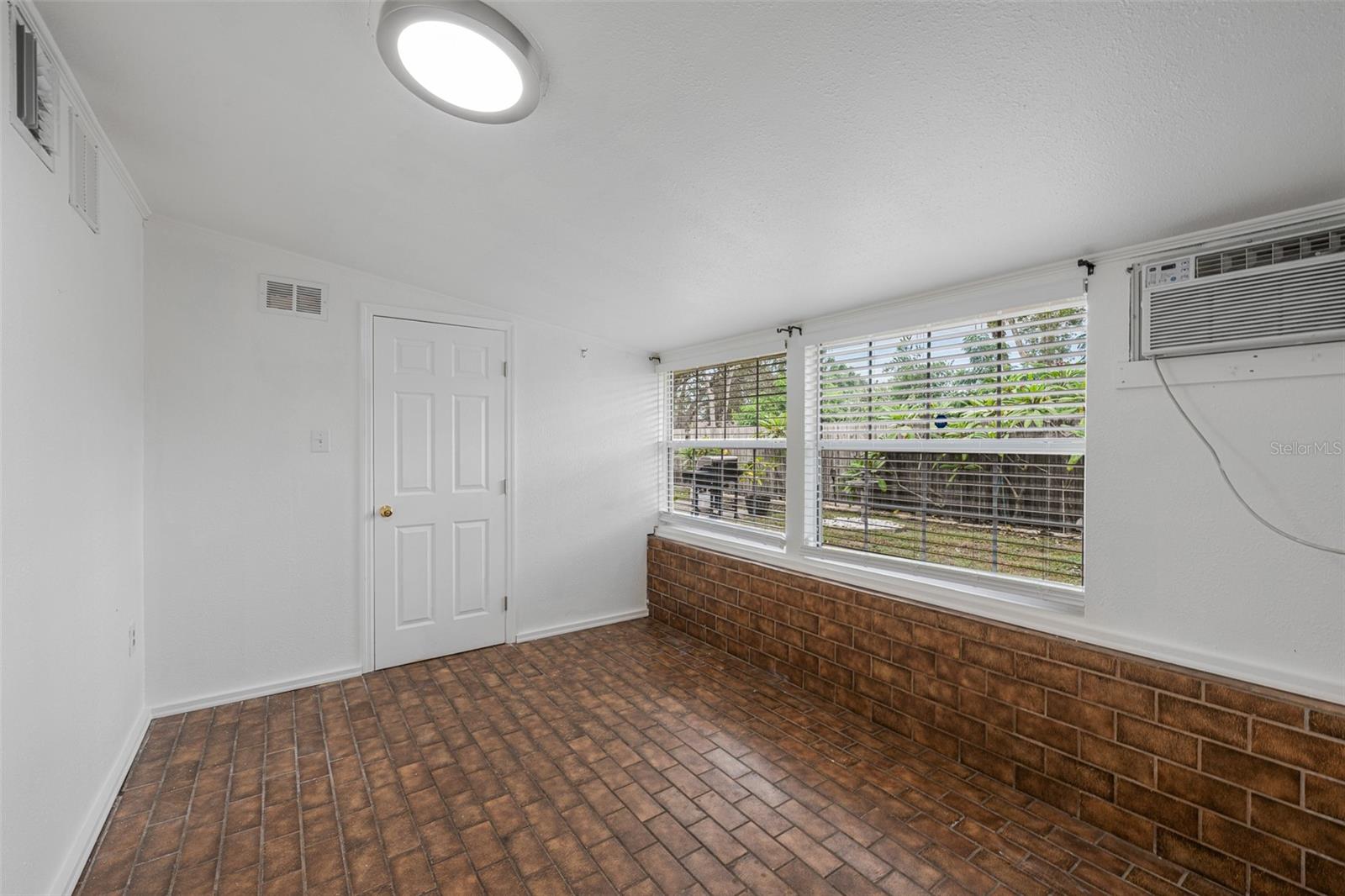3705 W TYSON AVE