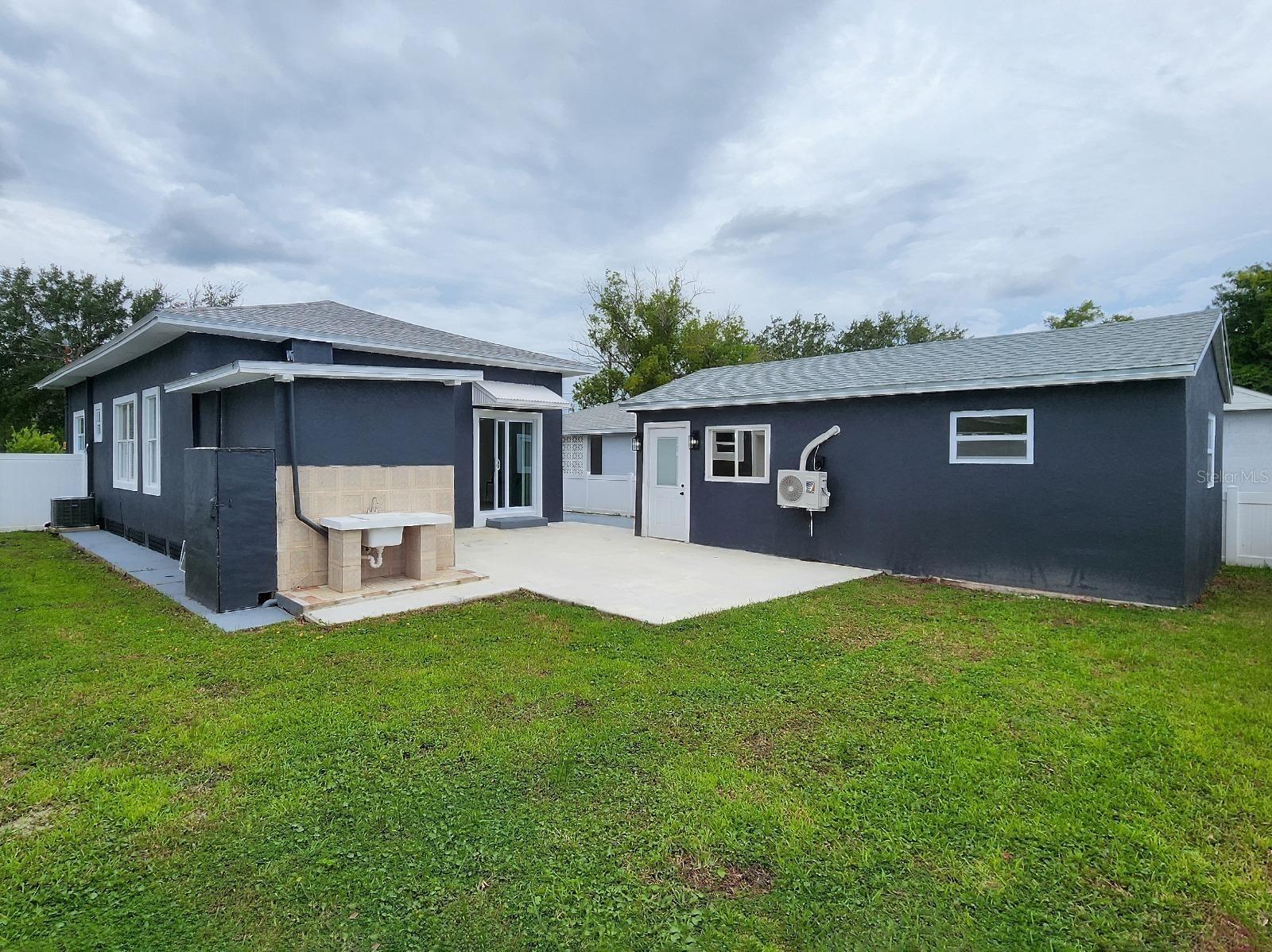 2711 W CORDELIA ST