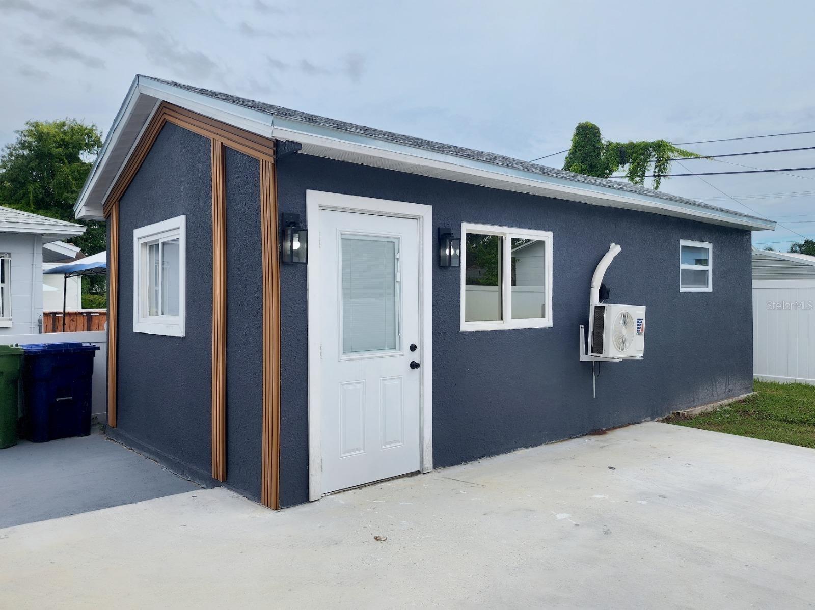 2711 W CORDELIA ST