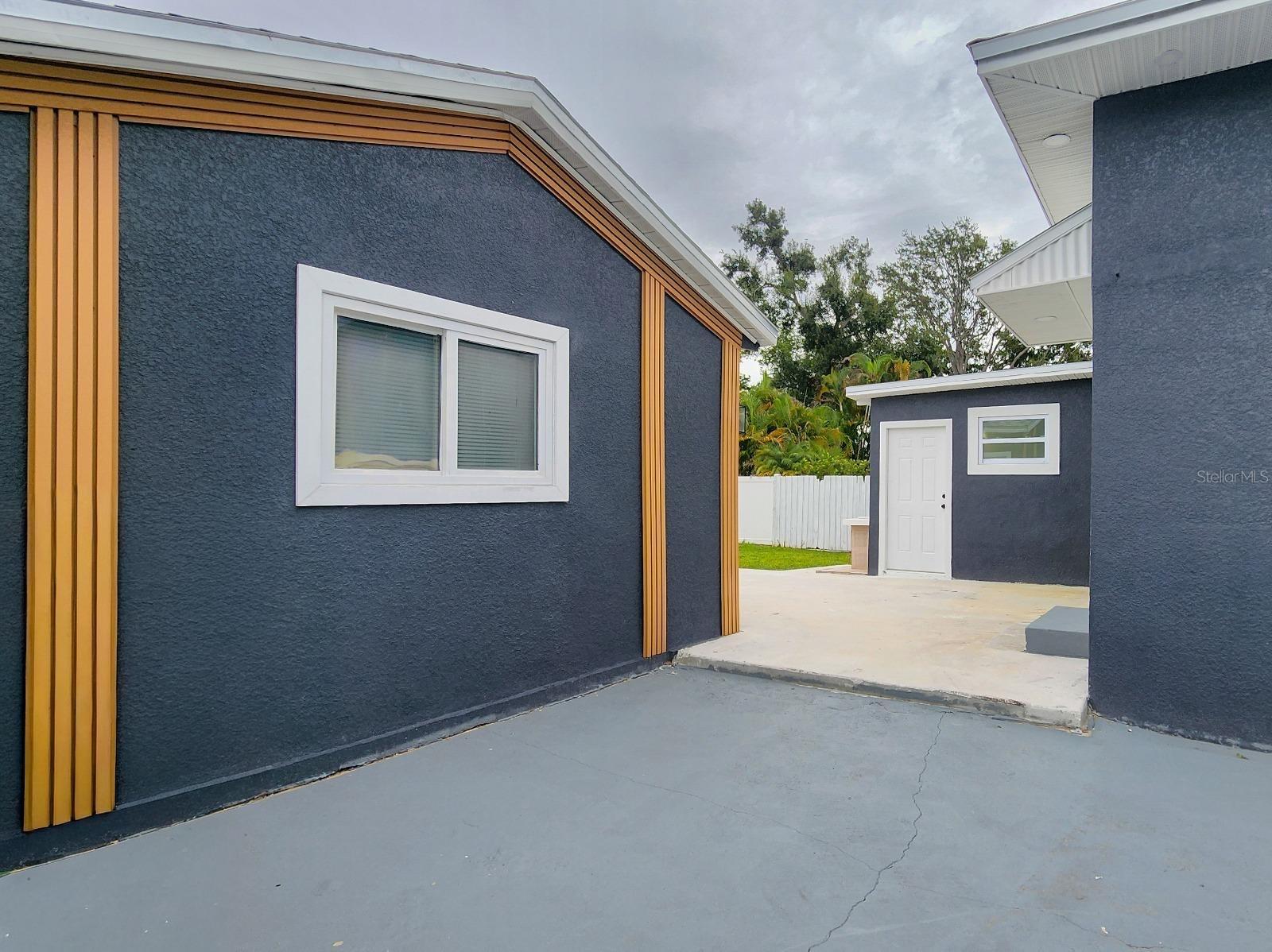 2711 W CORDELIA ST
