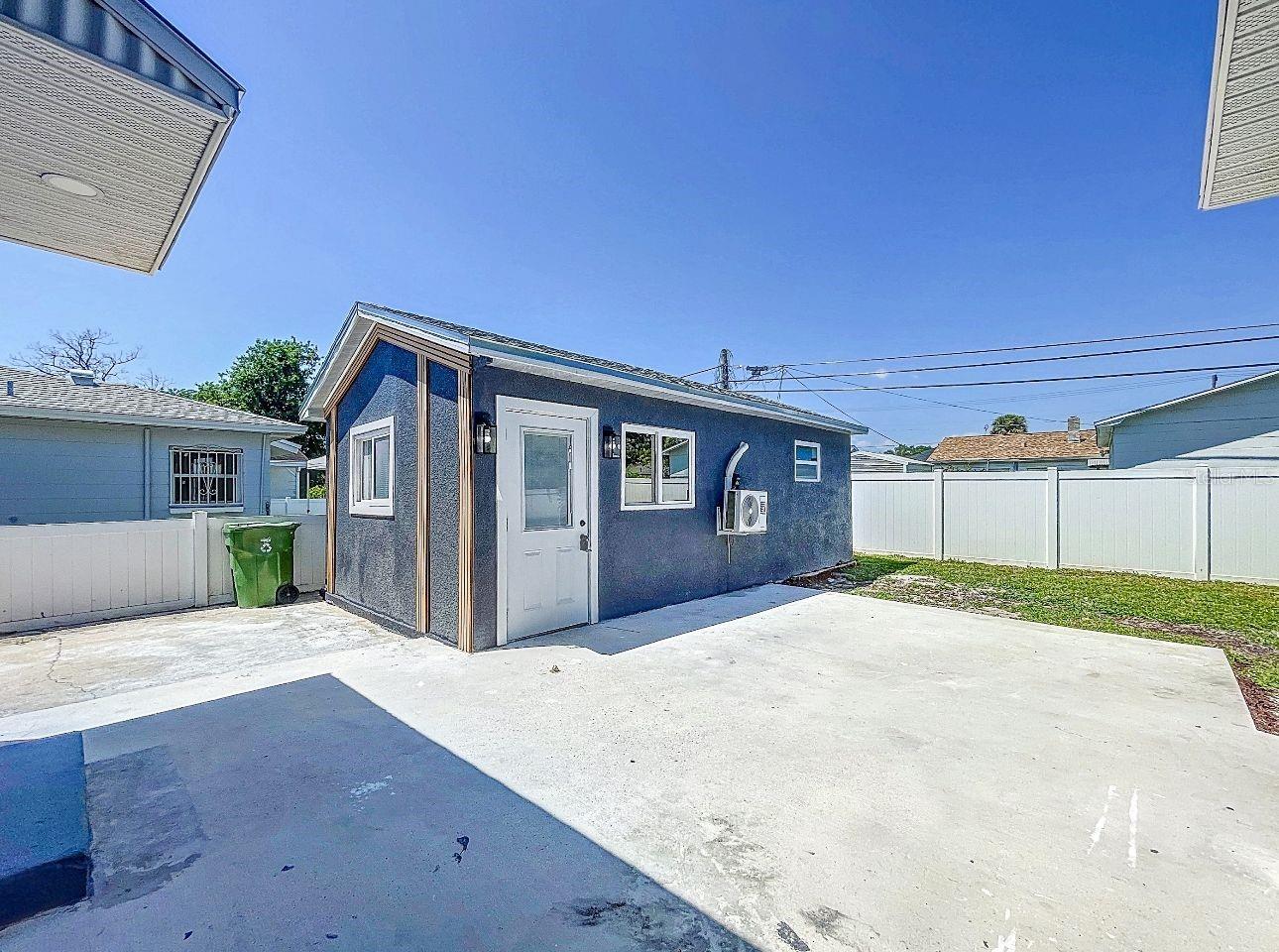 2711 W CORDELIA ST