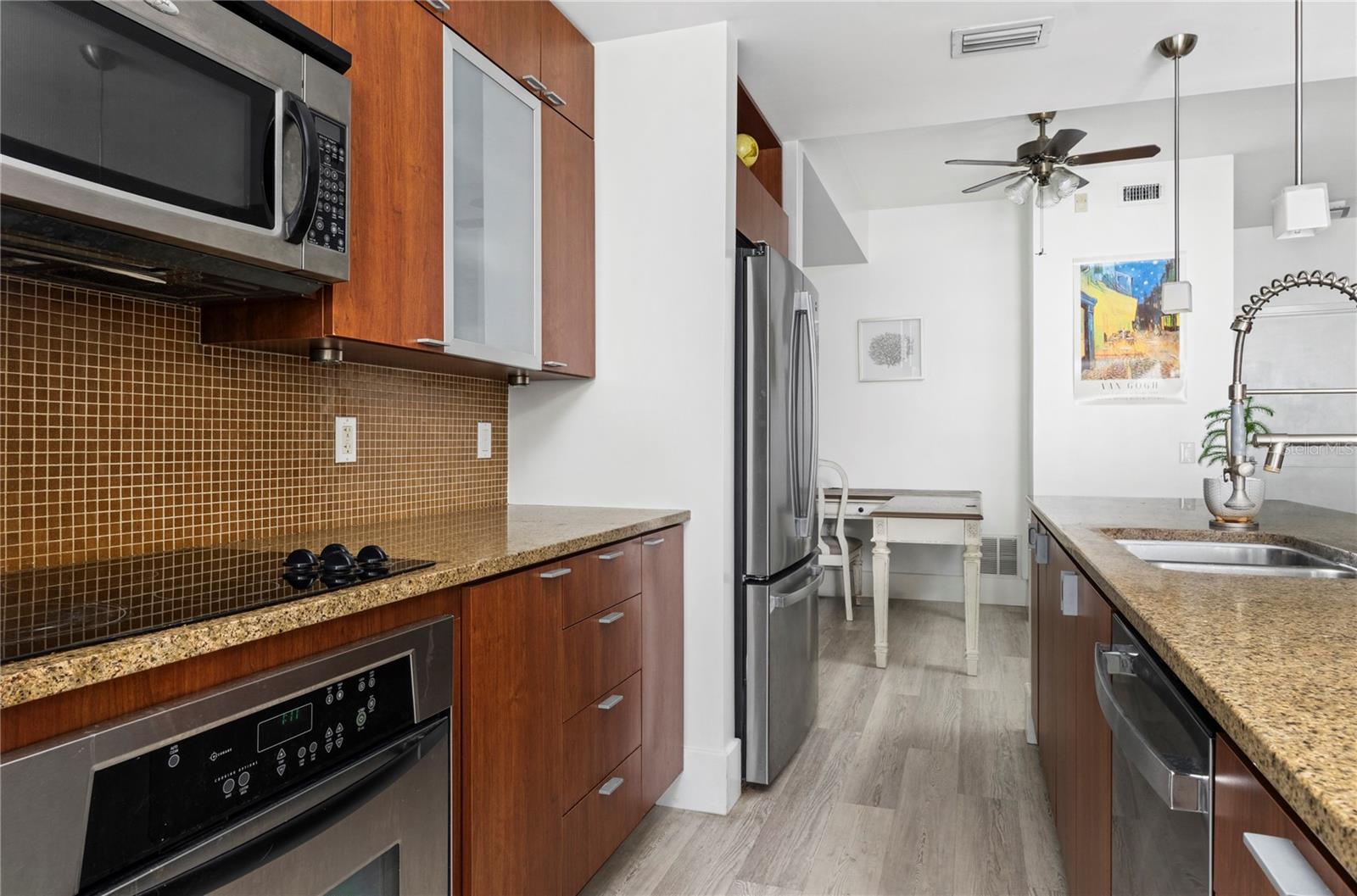 912 CHANNELSIDE DR #2414