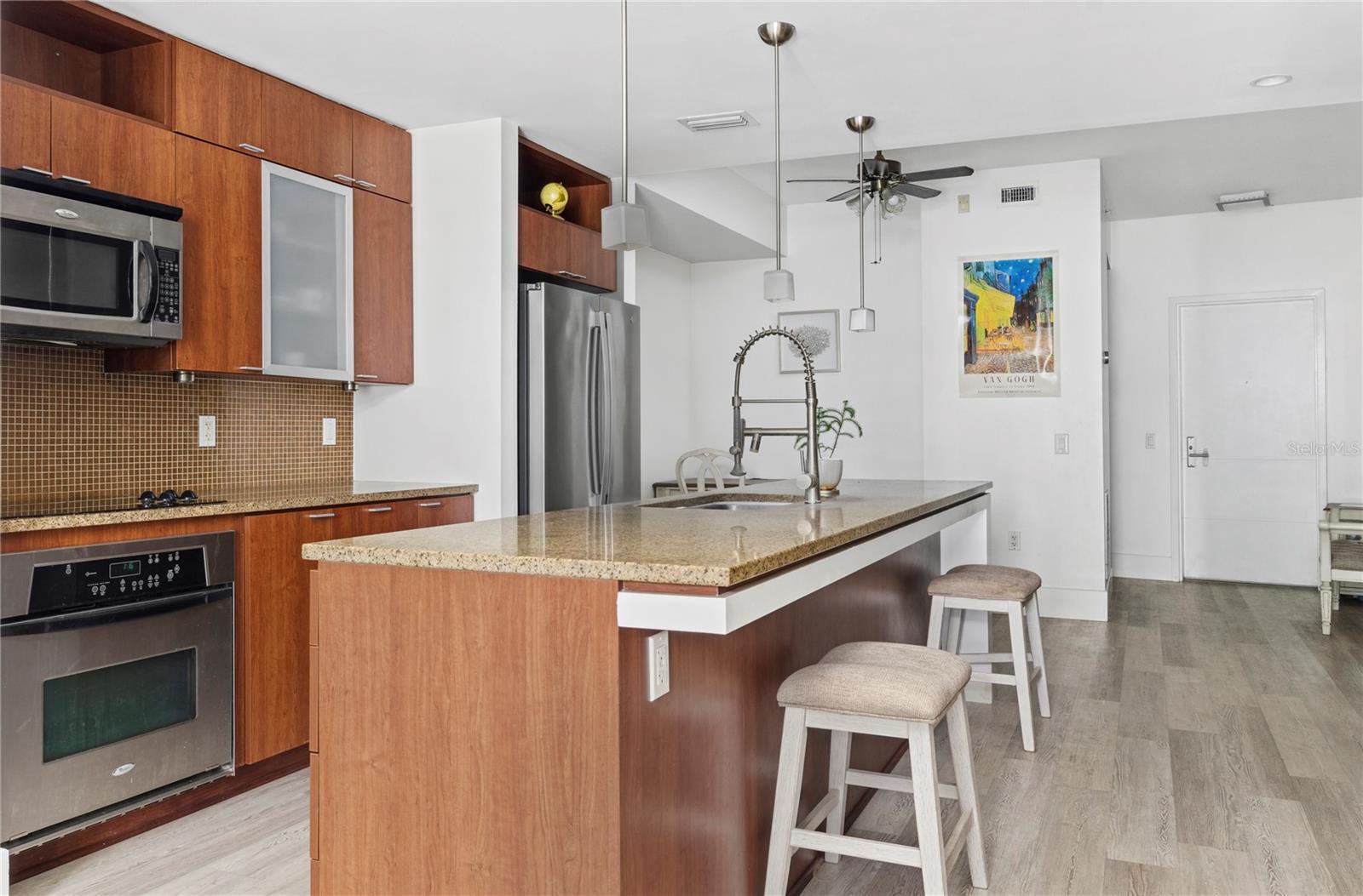 912 CHANNELSIDE DR #2414
